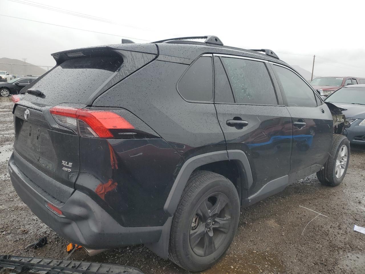 2020 TOYOTA RAV4 XLE - Image 3
