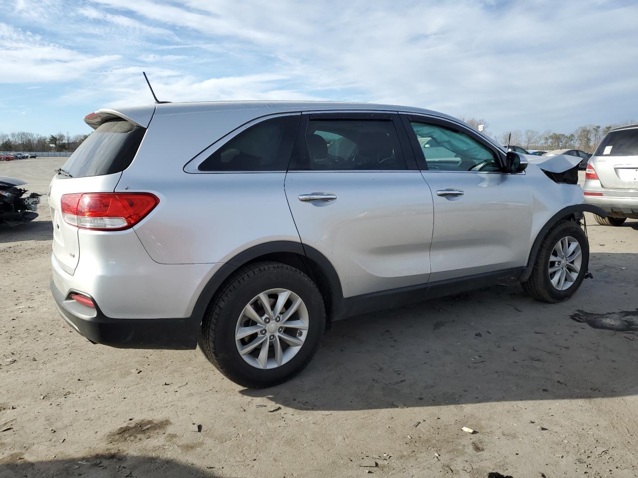 2017 KIA SORENTO LX - Фото 3