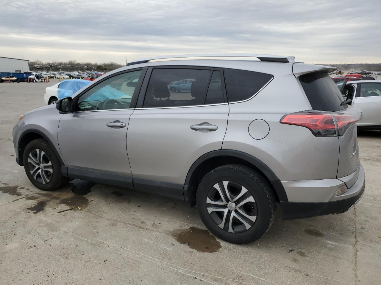 2016 TOYOTA RAV4 LE - Фото 2
