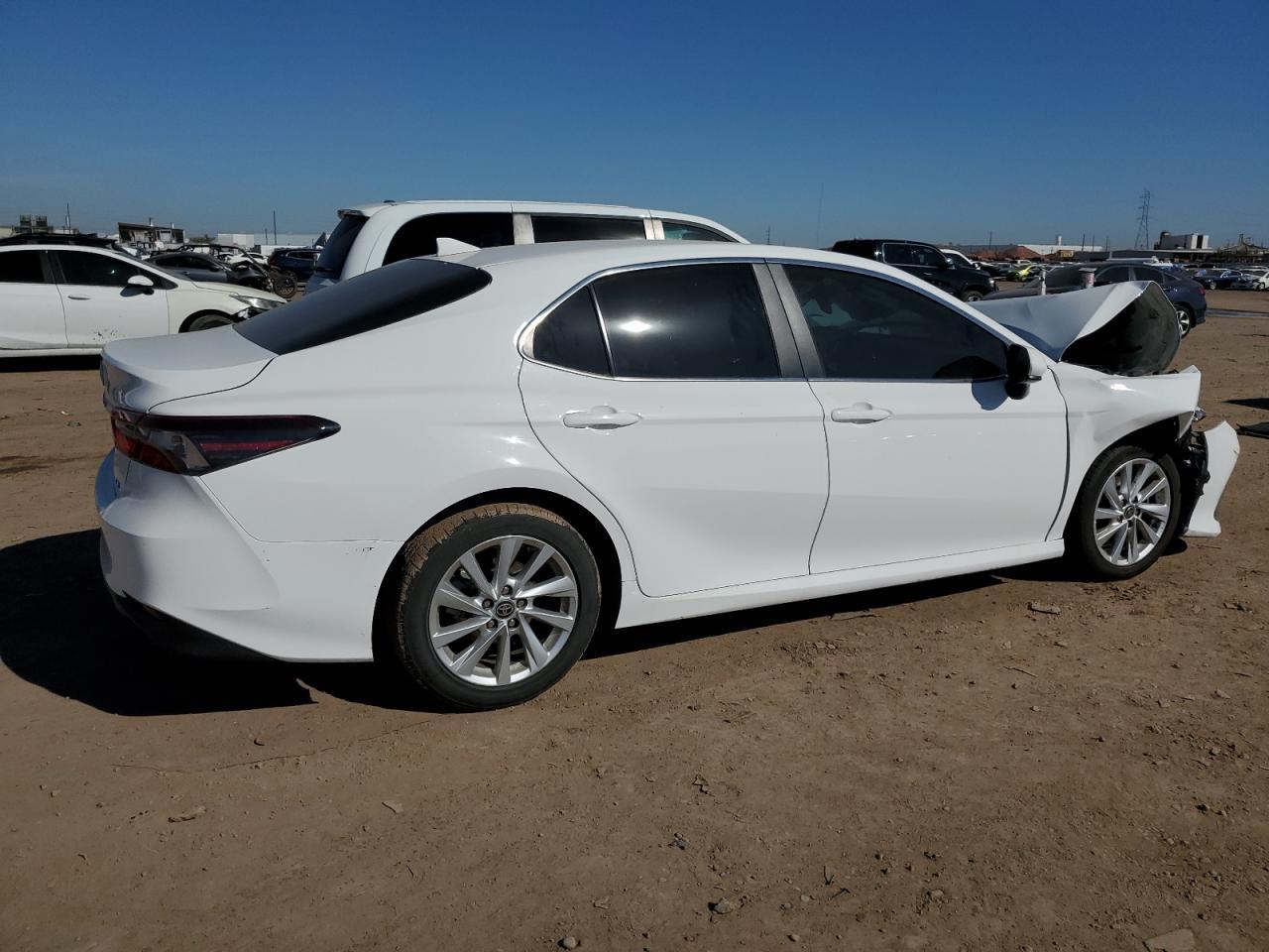 2023 TOYOTA CAMRY LE - Фото 3