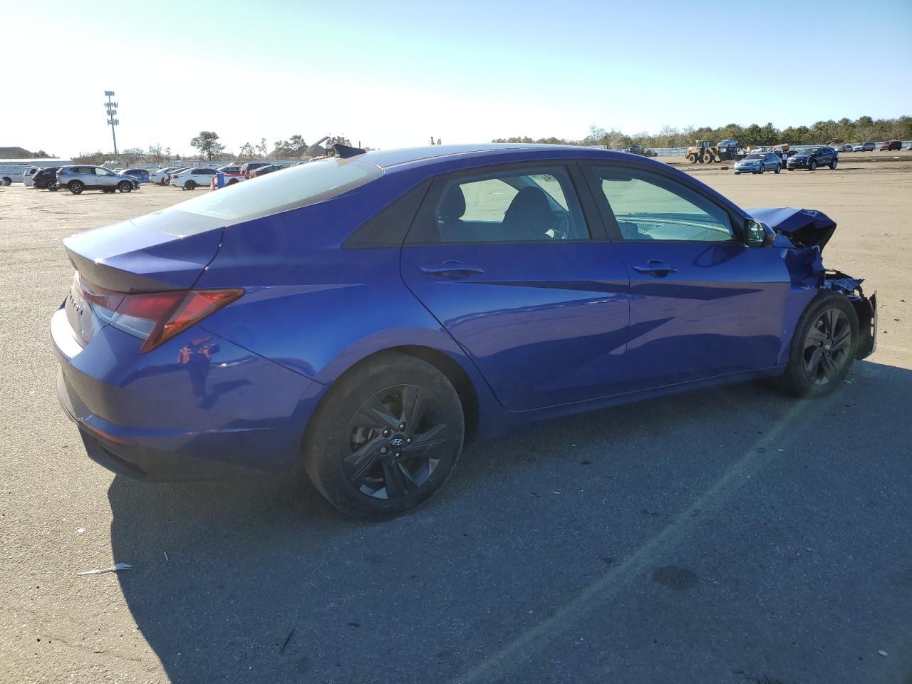 2022 HYUNDAI ELANTRA SE - Фото 3