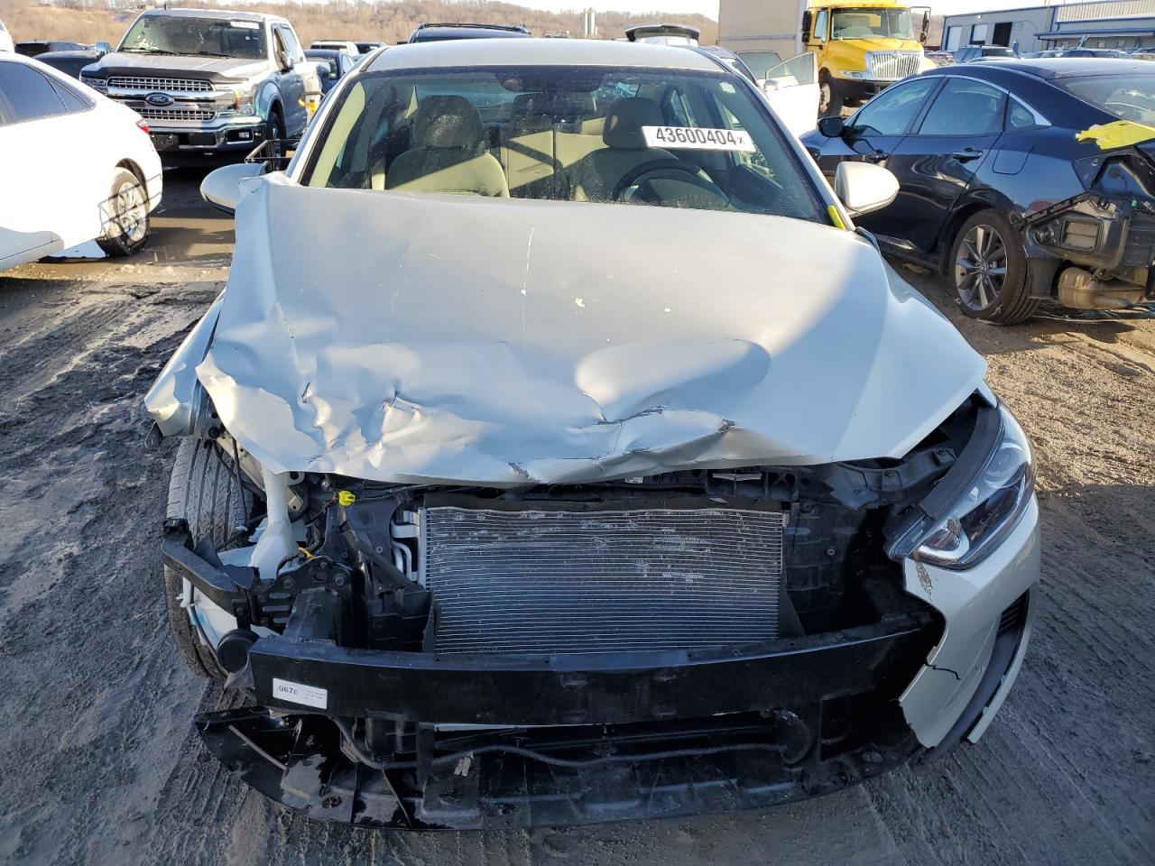 2018 HYUNDAI ELANTRA SE - Image 5