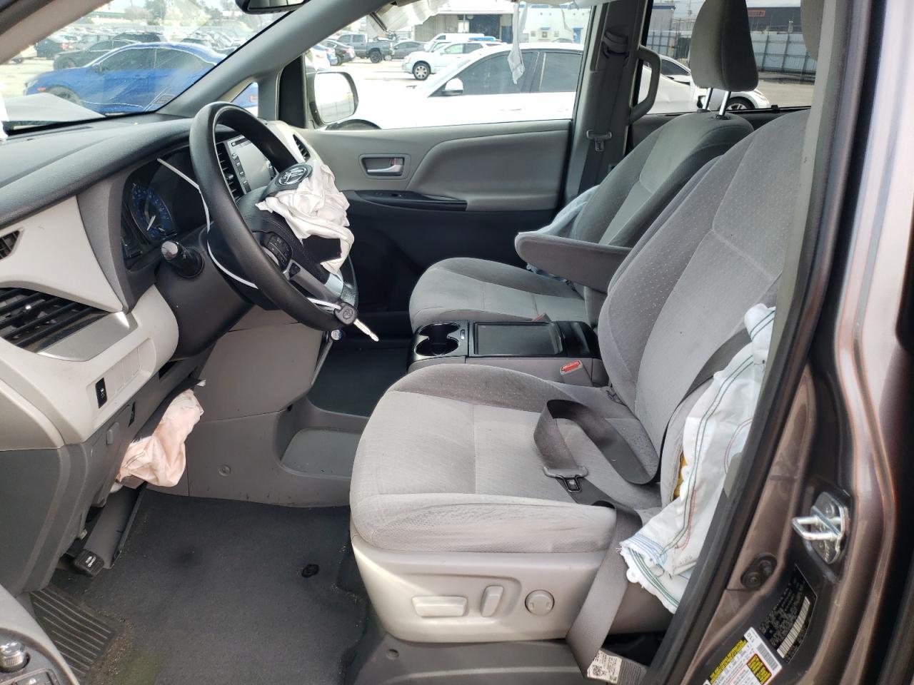 2019 TOYOTA SIENNA LE - Image 7