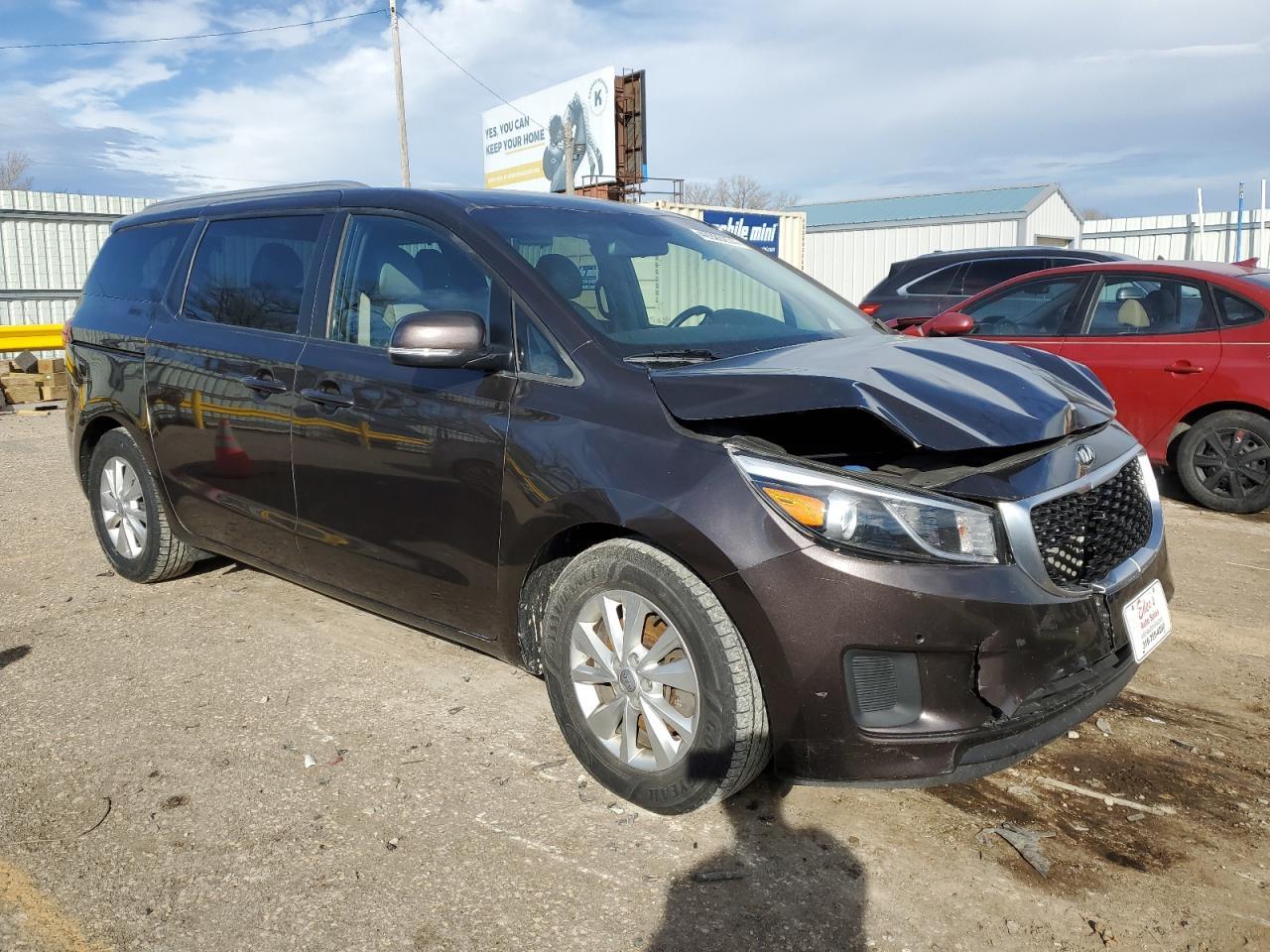 2017 KIA SEDONA LX - Image 4