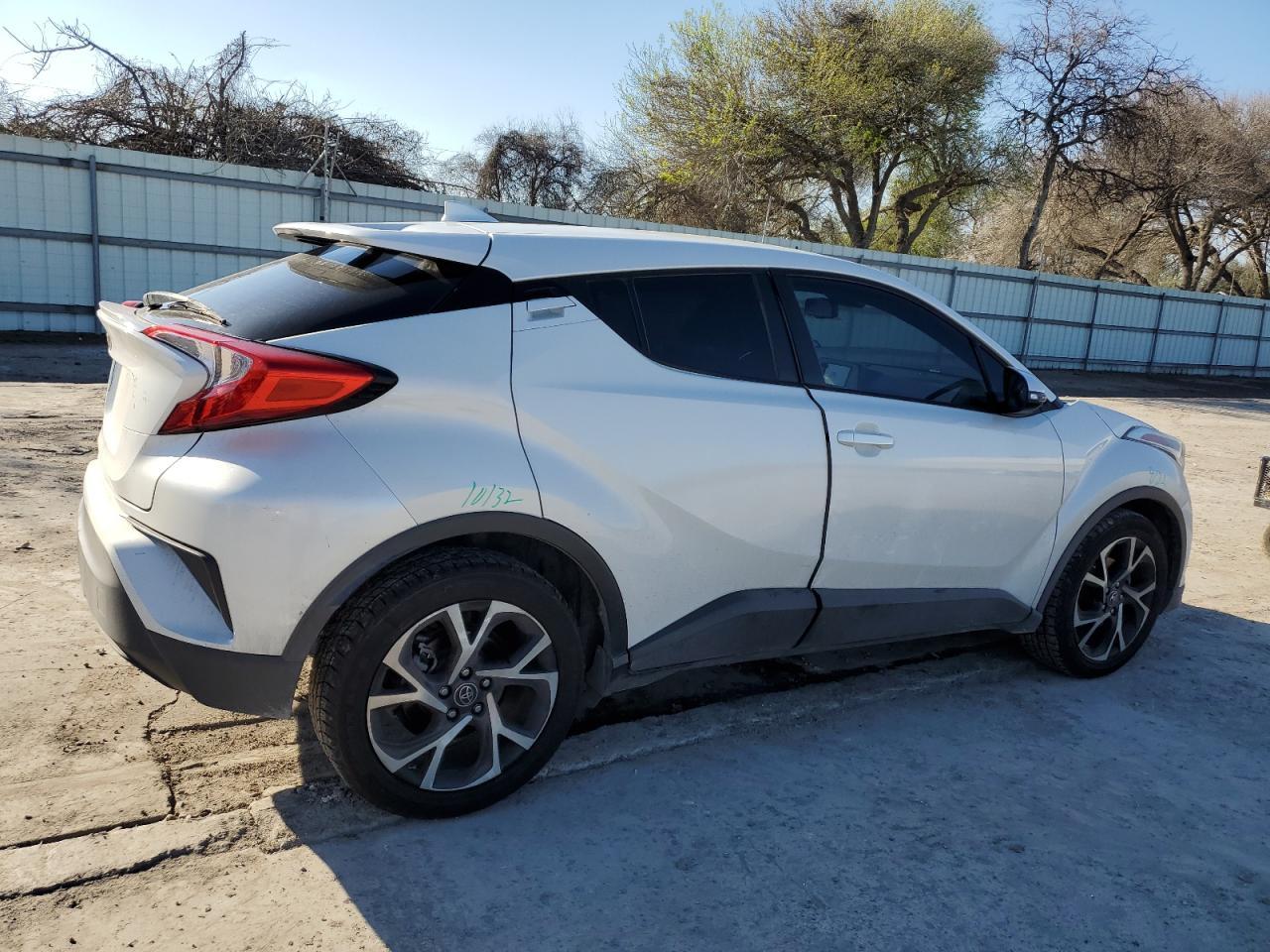 2018 TOYOTA C-HR XLE - Image 3