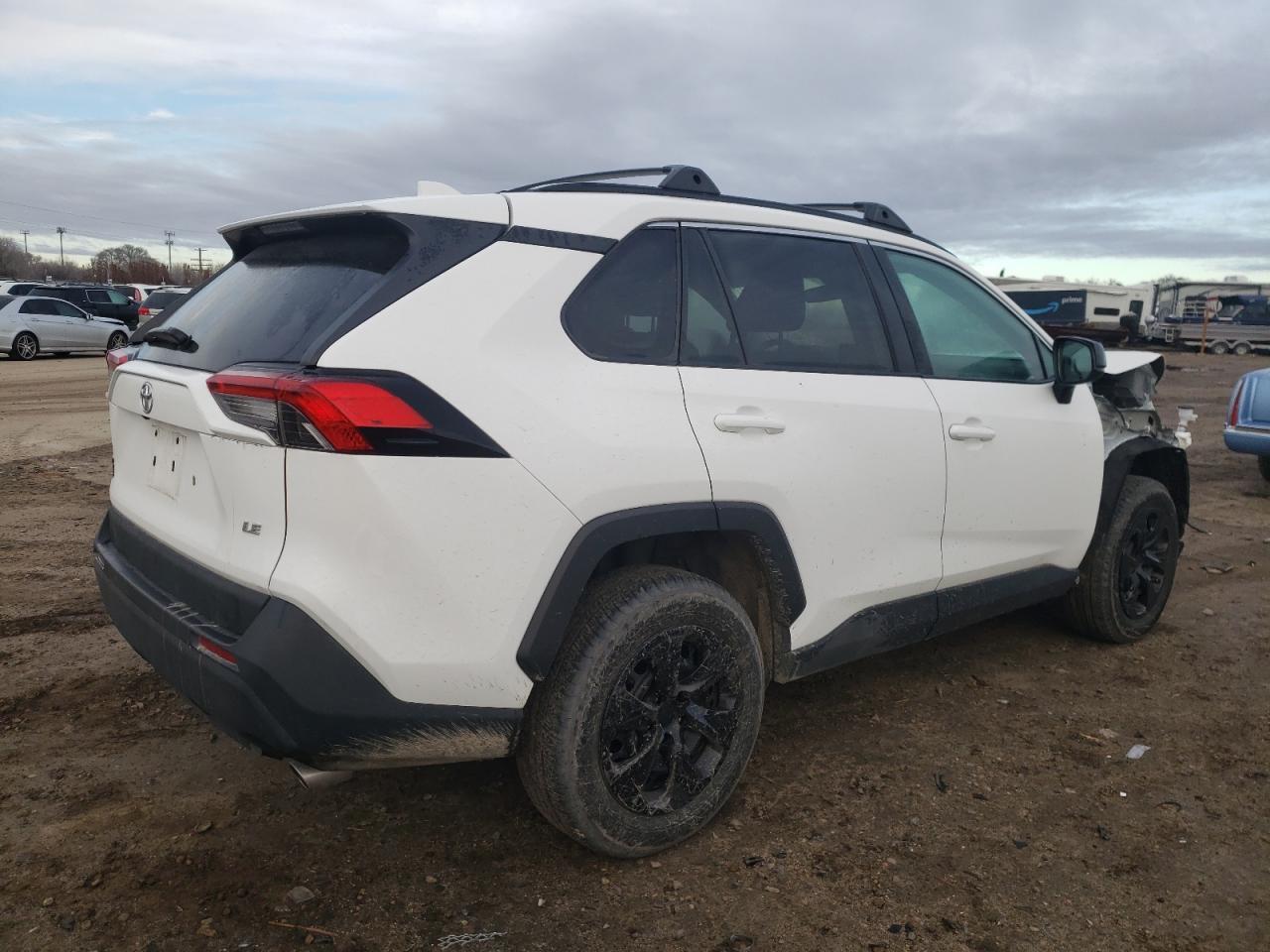 2021 TOYOTA RAV4 LE - Фото 3