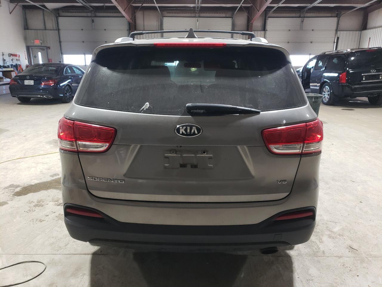 2016 KIA SORENTO LX - Image 6