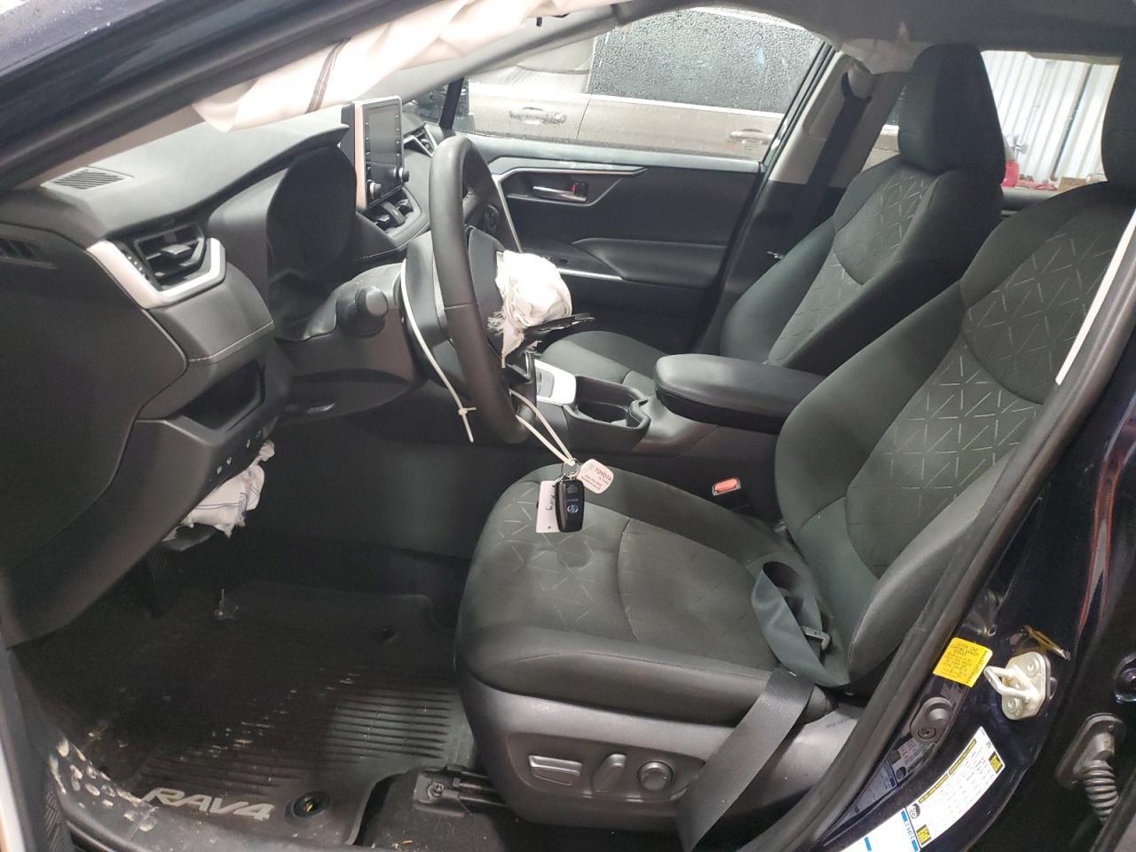 2020 TOYOTA RAV4 XLE - Image 7