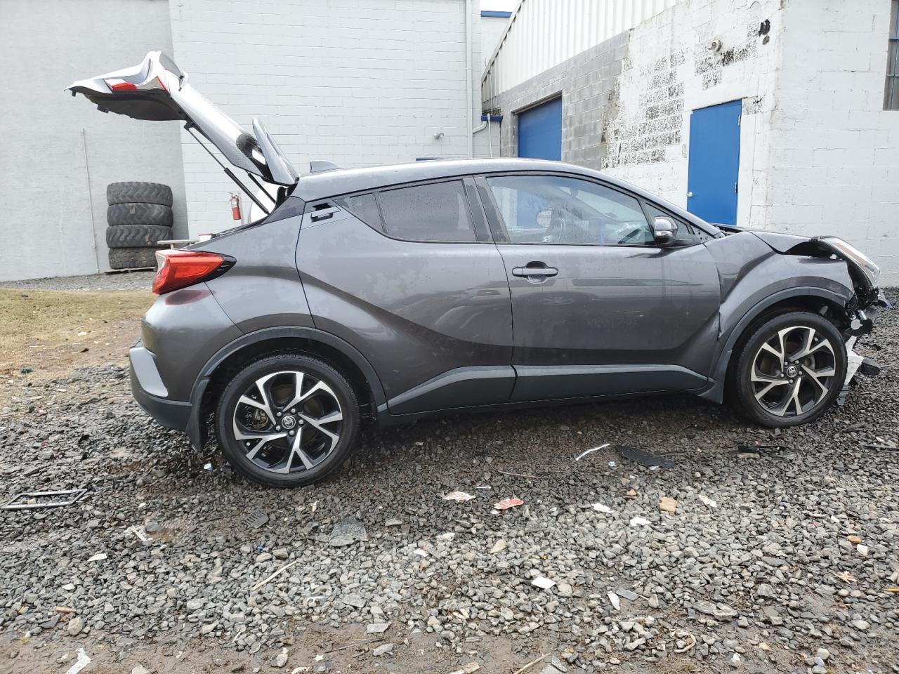 2021 TOYOTA C-HR XLE - Фото 3