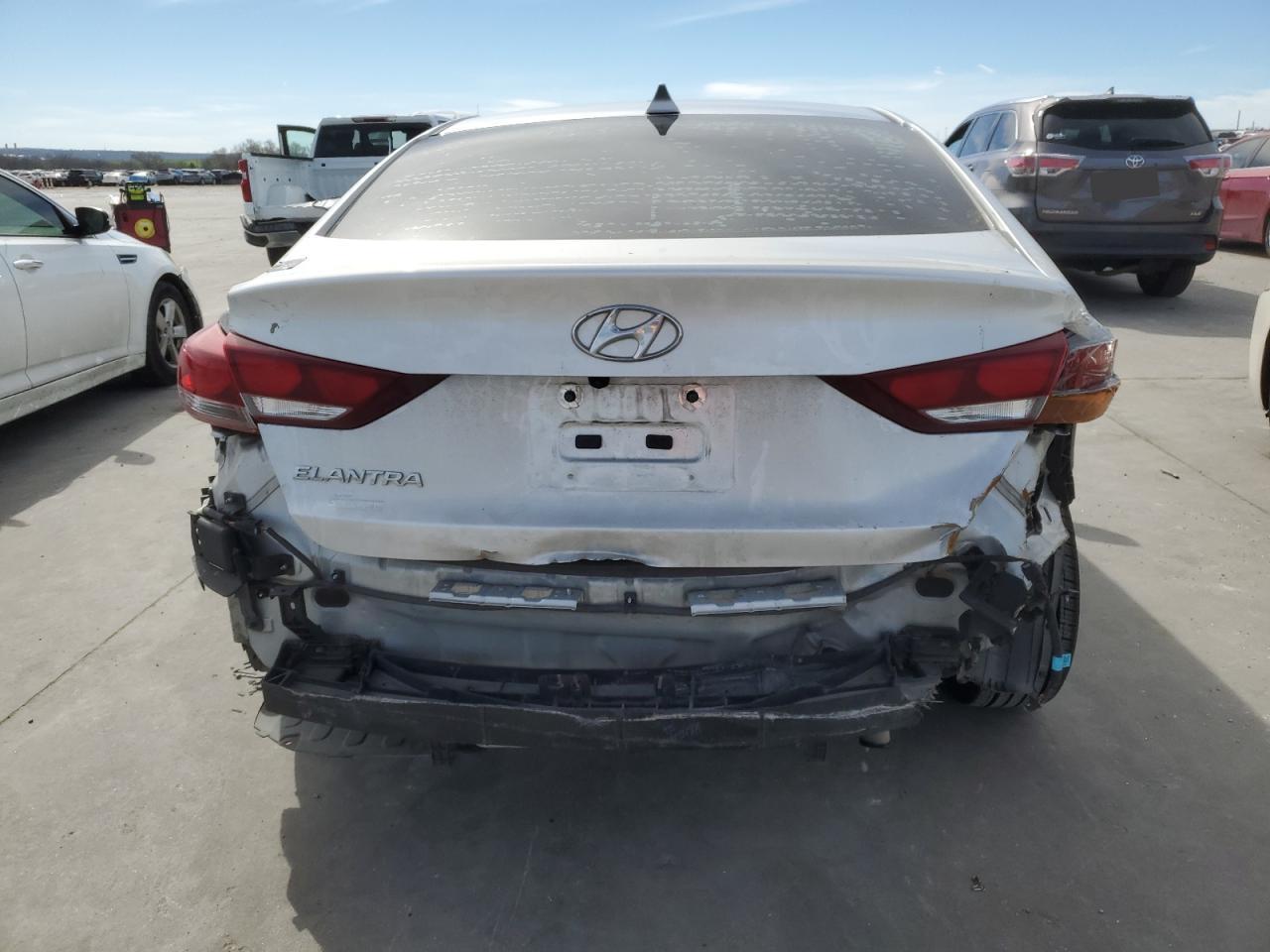 2018 HYUNDAI ELANTRA SE - Фото 6