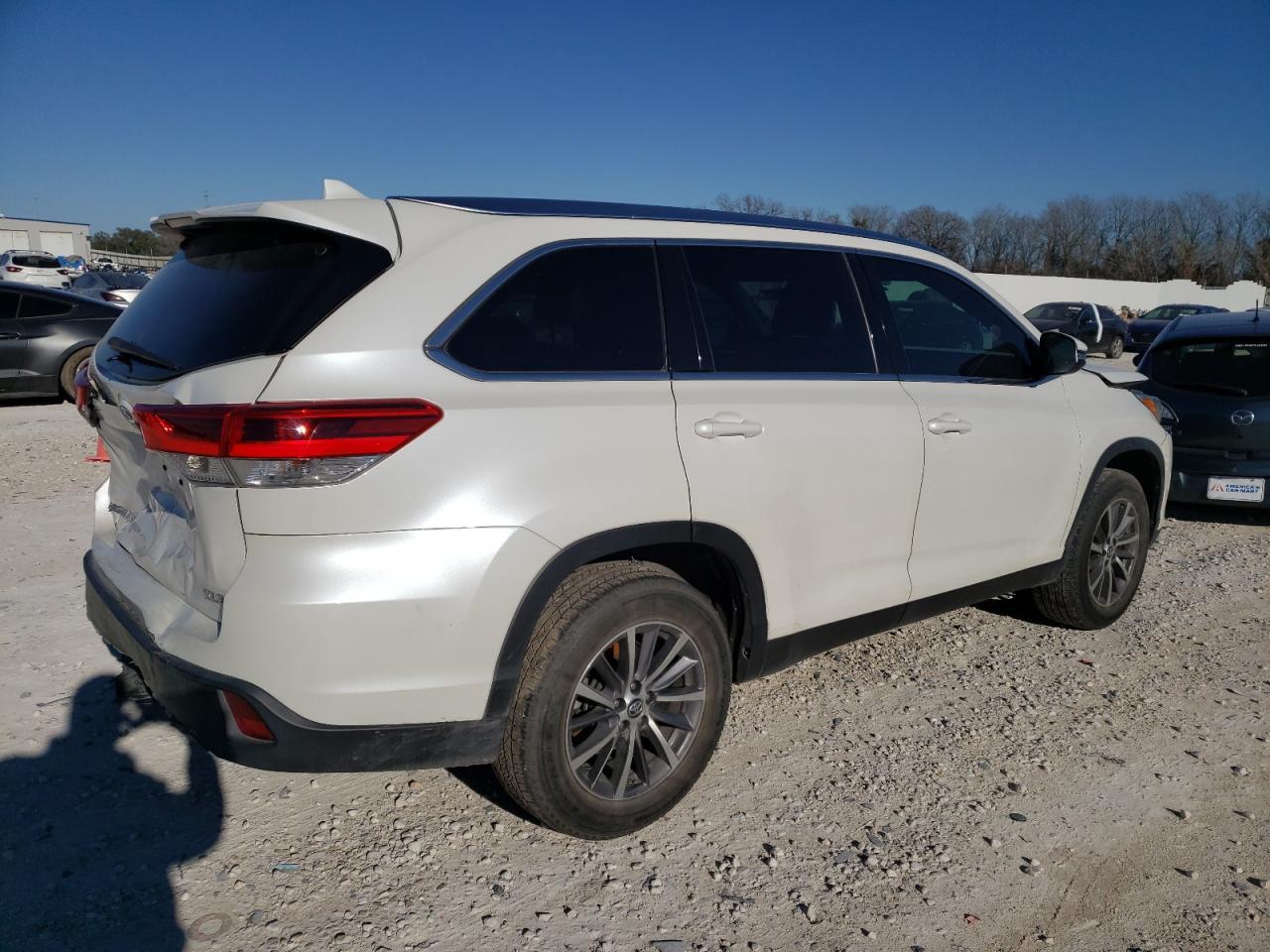 2019 TOYOTA HIGHLANDER - Image 3