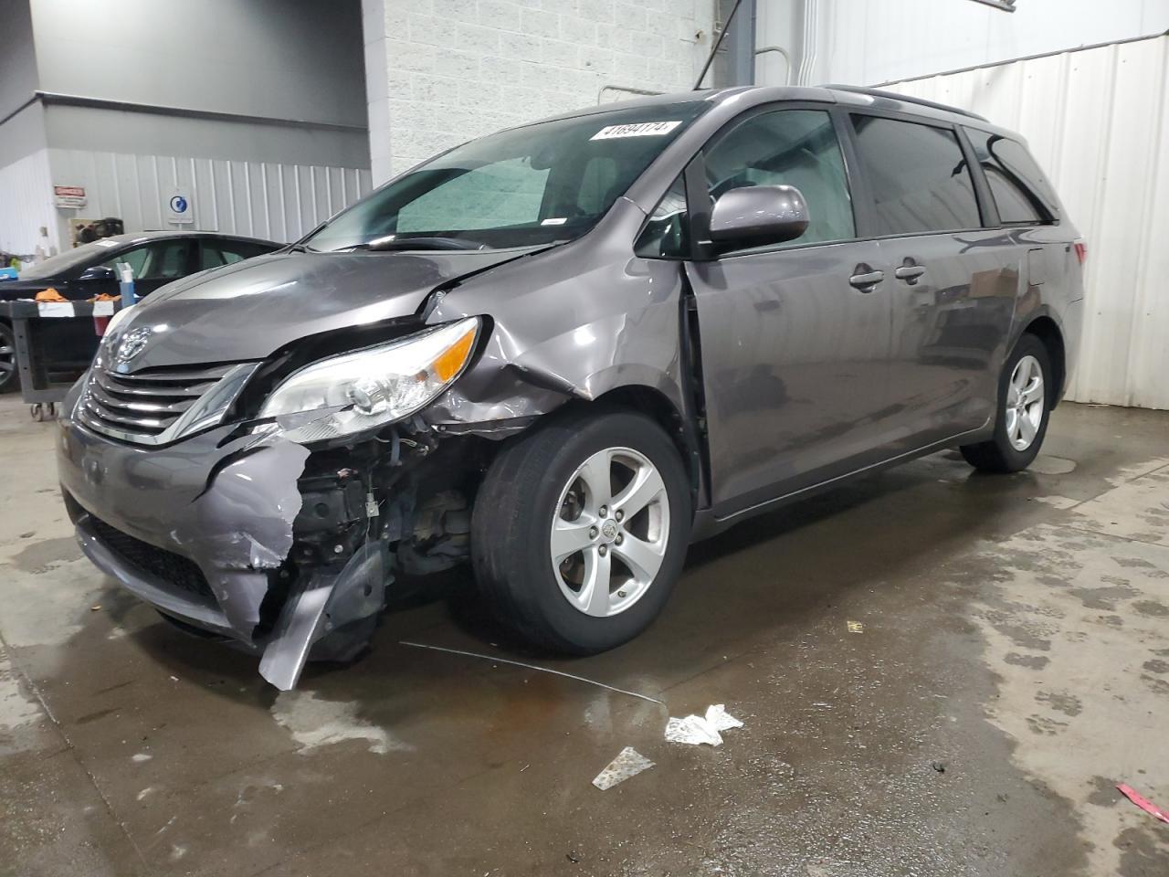 2016 TOYOTA SIENNA LE car image