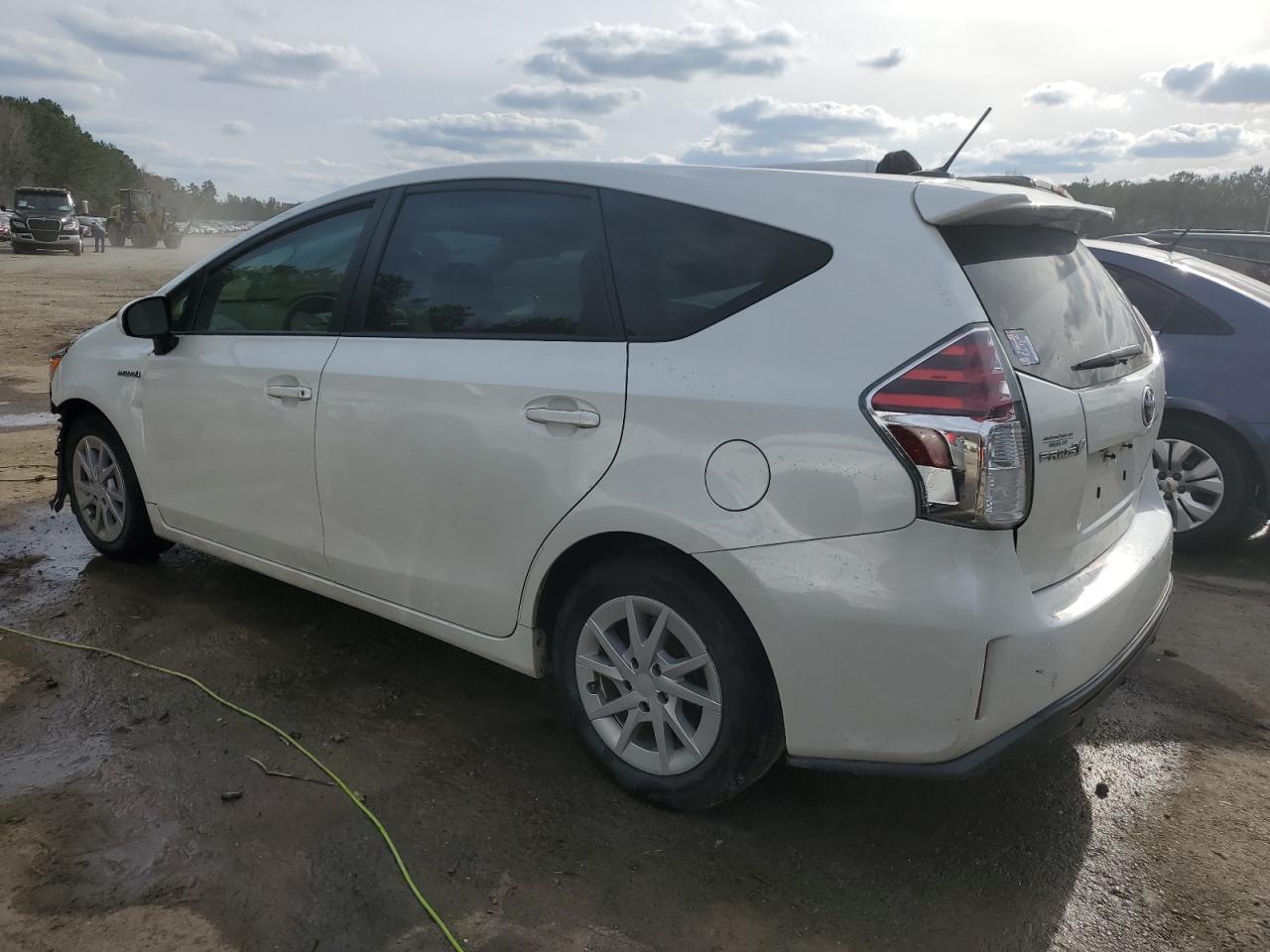 2017 TOYOTA PRIUS V - Image 2