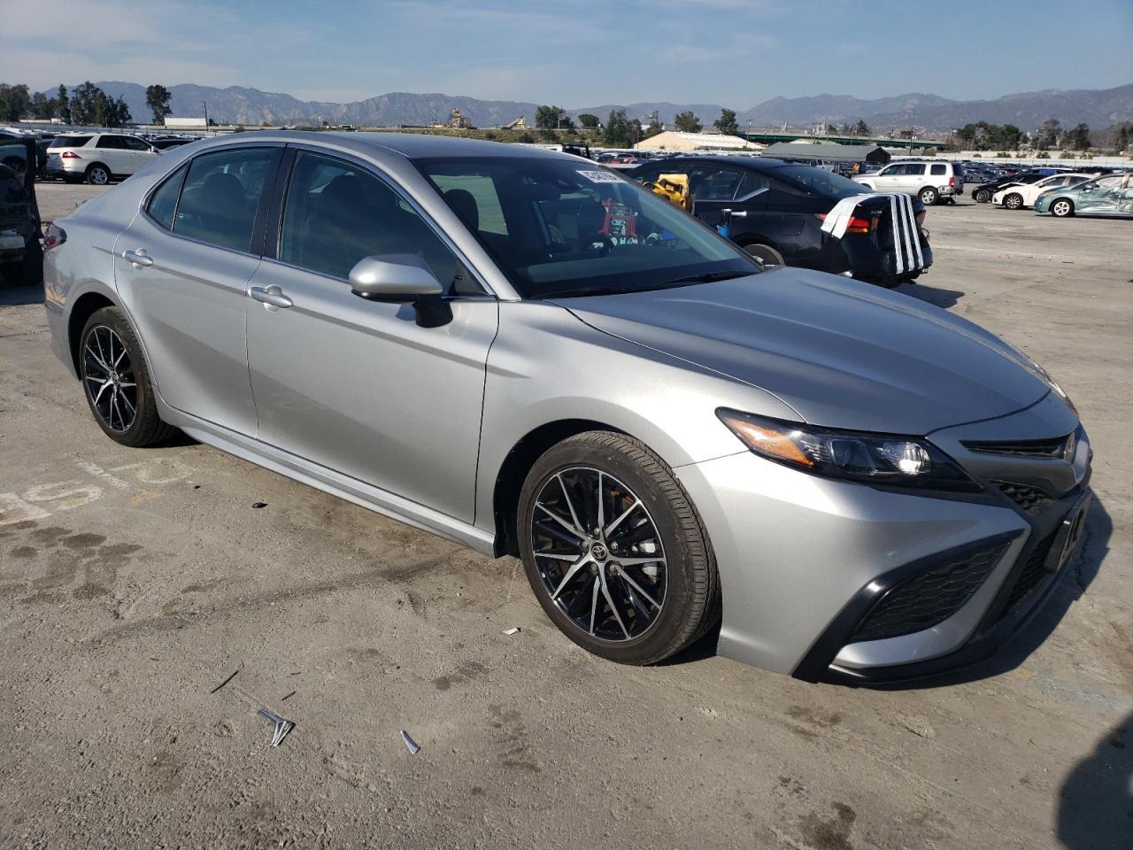 2021 TOYOTA CAMRY SE - Фото 4