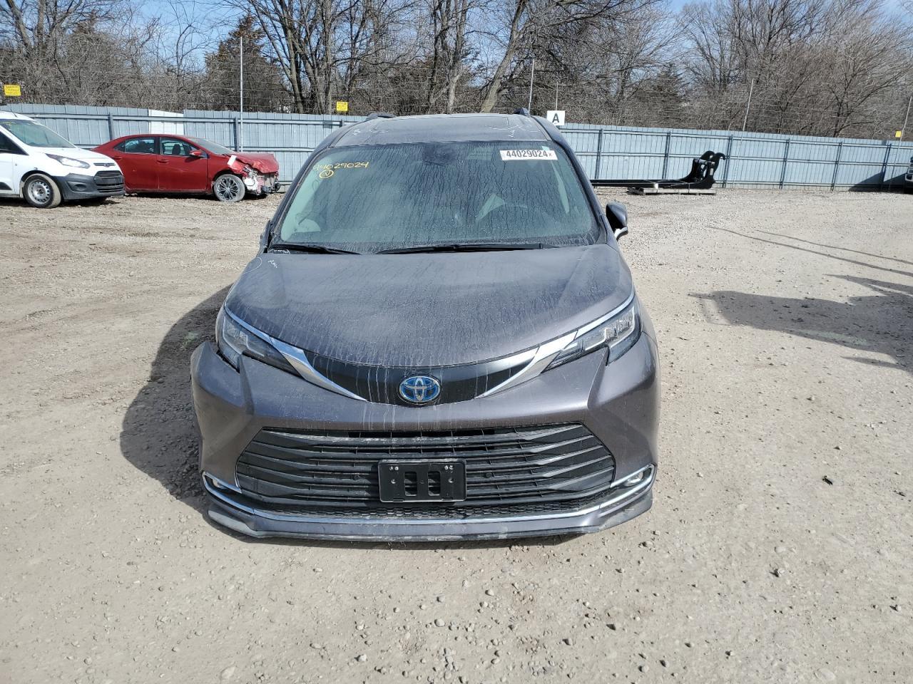 2023 TOYOTA SIENNA XLE - Фото 5