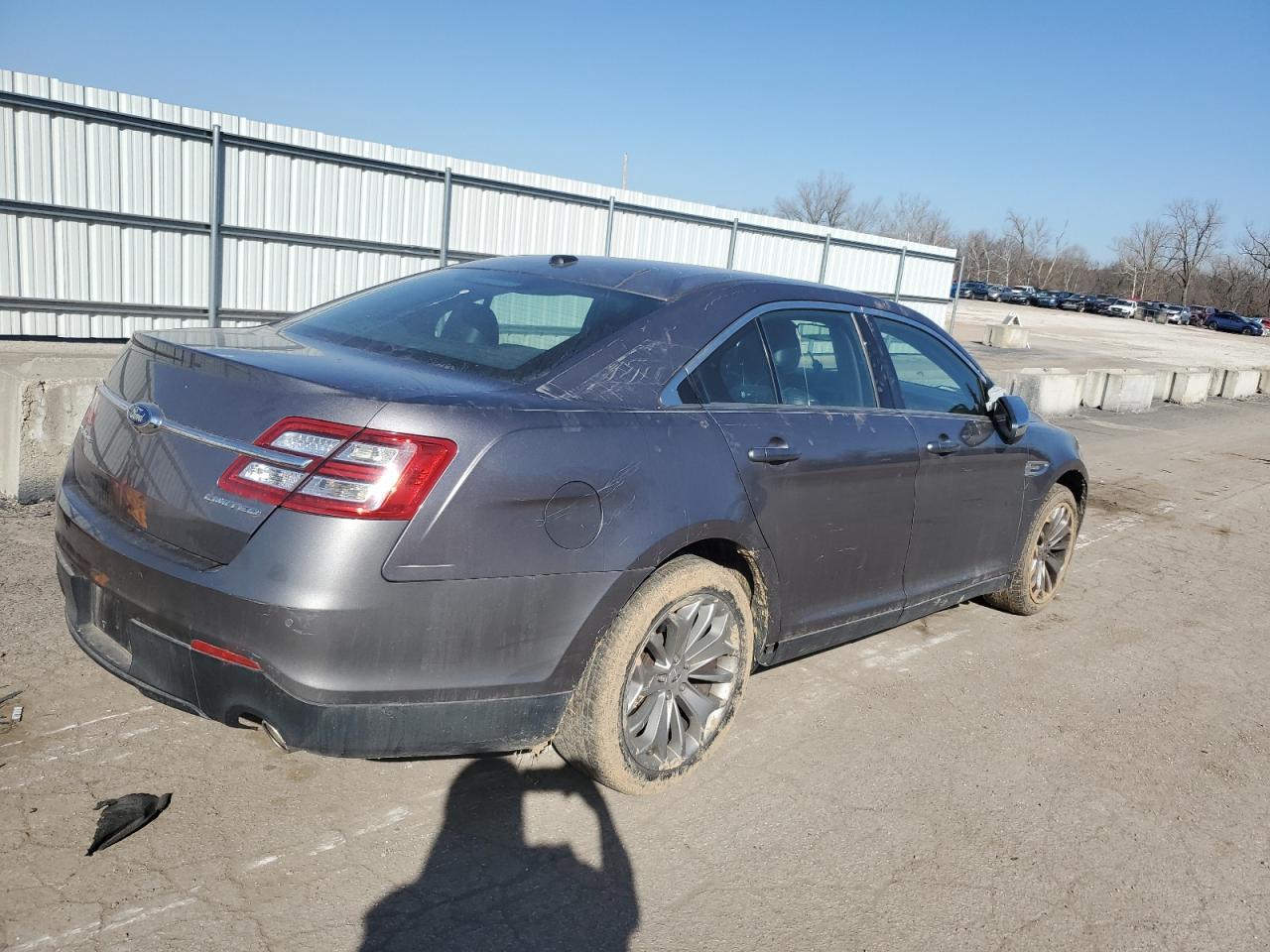 2013 FORD TAURUS LIM - Image 3
