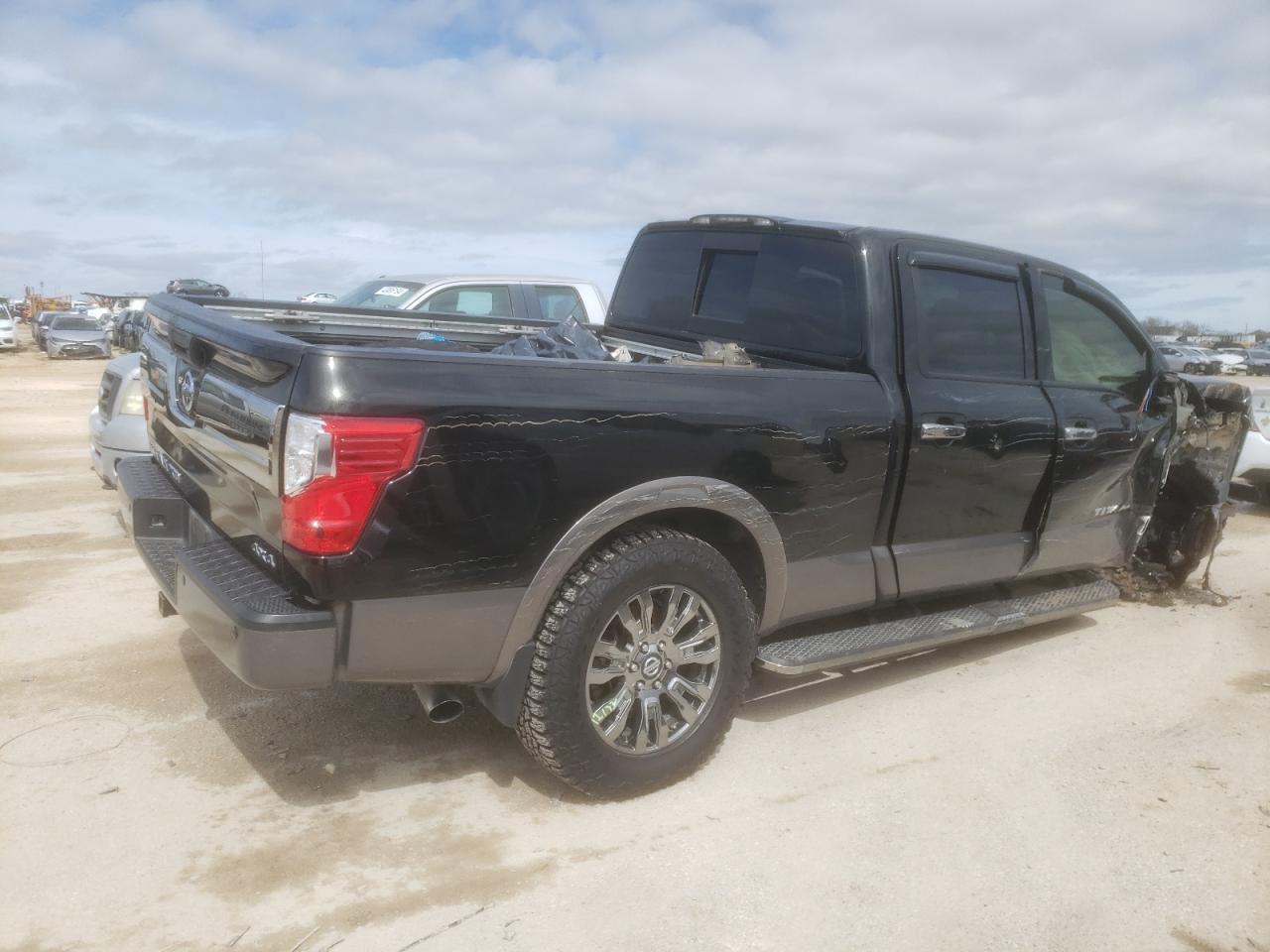 2017 NISSAN TITAN XD S - Фото 3