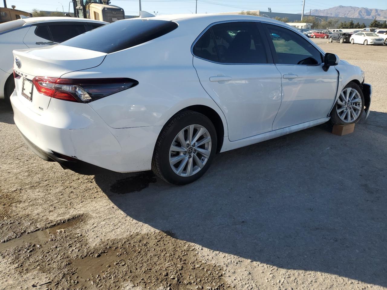 2023 TOYOTA CAMRY LE - Фото 3