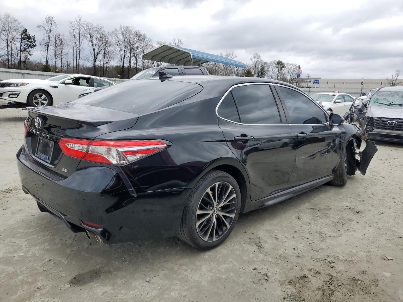 2020 TOYOTA CAMRY SE - Фото 3