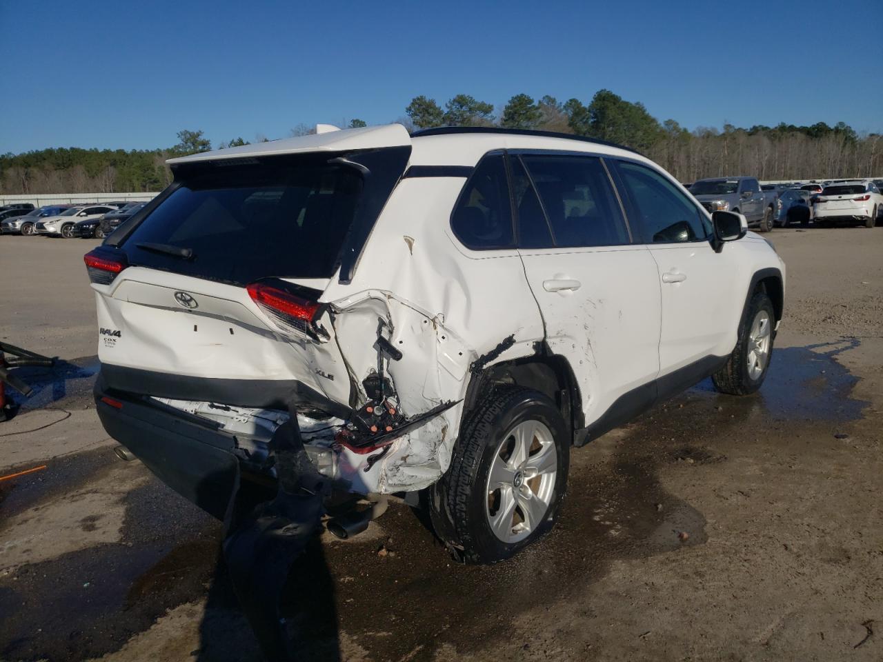 2020 TOYOTA RAV4 XLE - Image 3