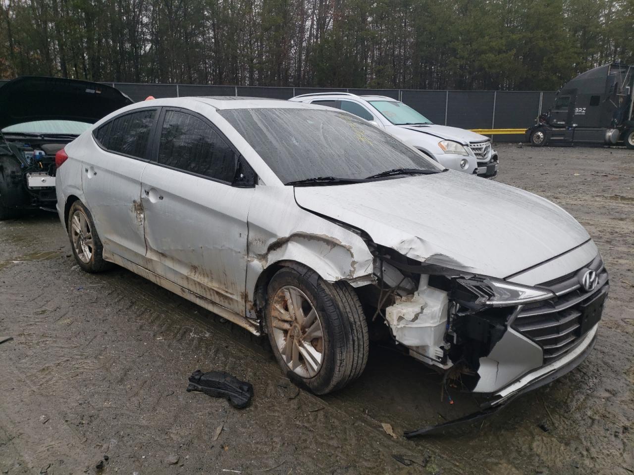 2019 HYUNDAI ELANTRA SE - Фото 4