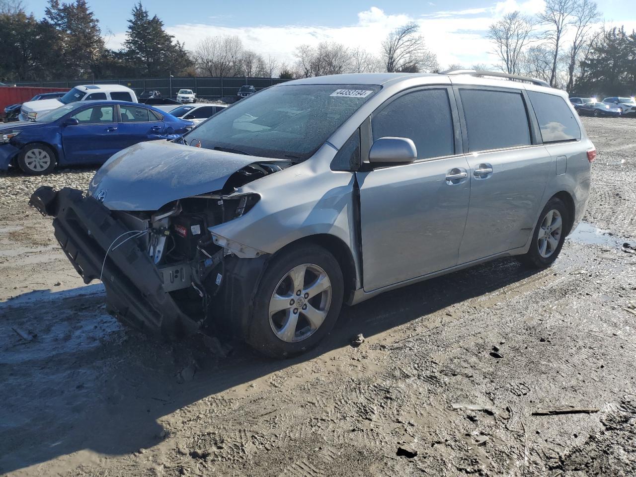 2015 TOYOTA SIENNA LE