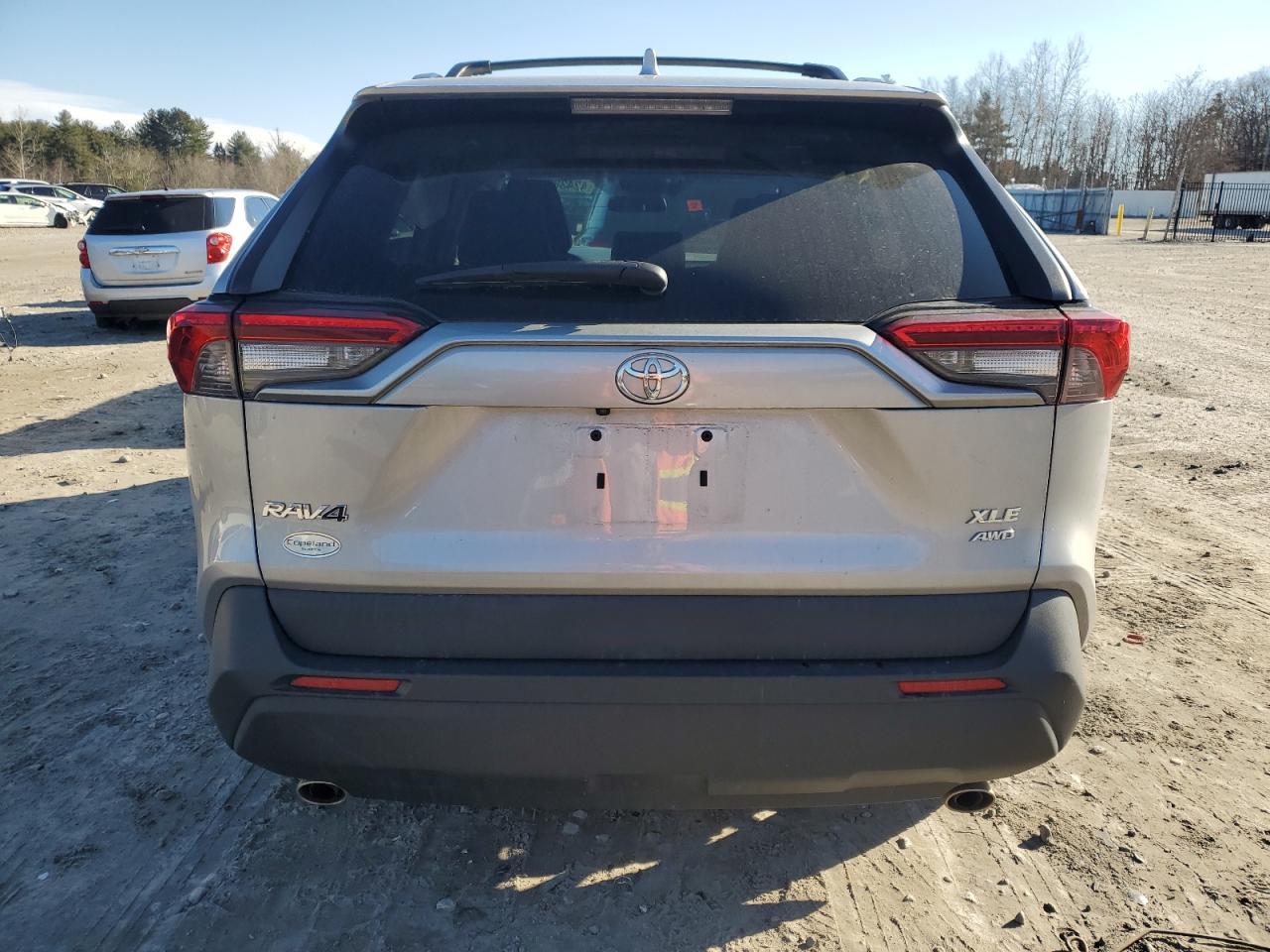 2020 TOYOTA RAV4 XLE P - Фото 6
