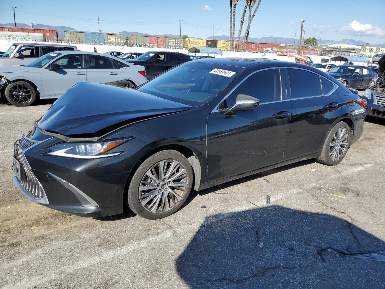 2019 LEXUS ES 300H car image