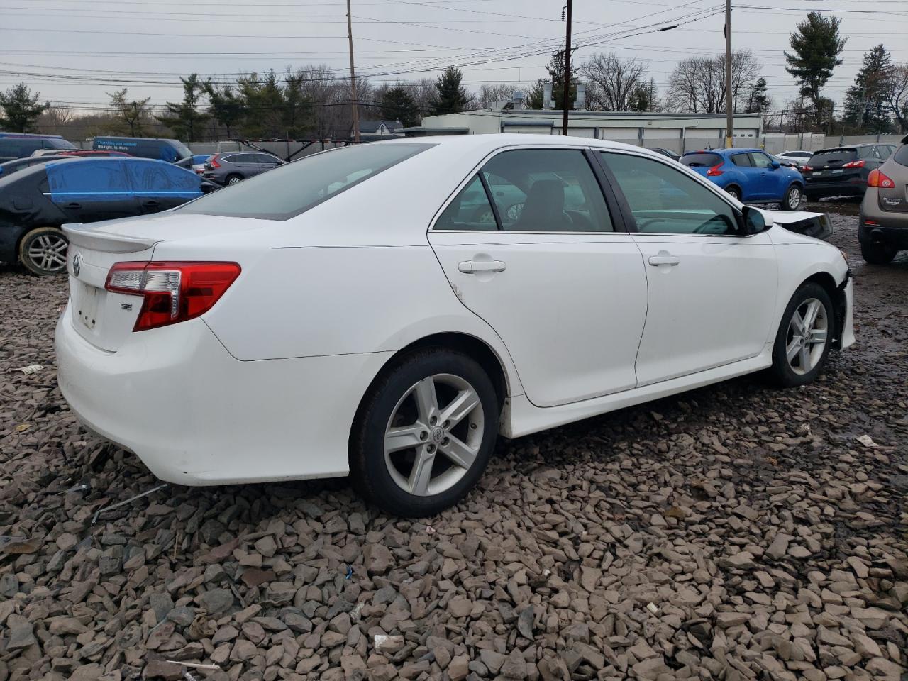 2013 TOYOTA CAMRY L - Фото 3