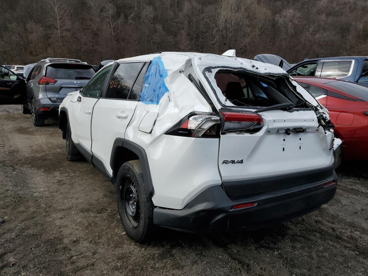2021 TOYOTA RAV4 LE - Фото 2