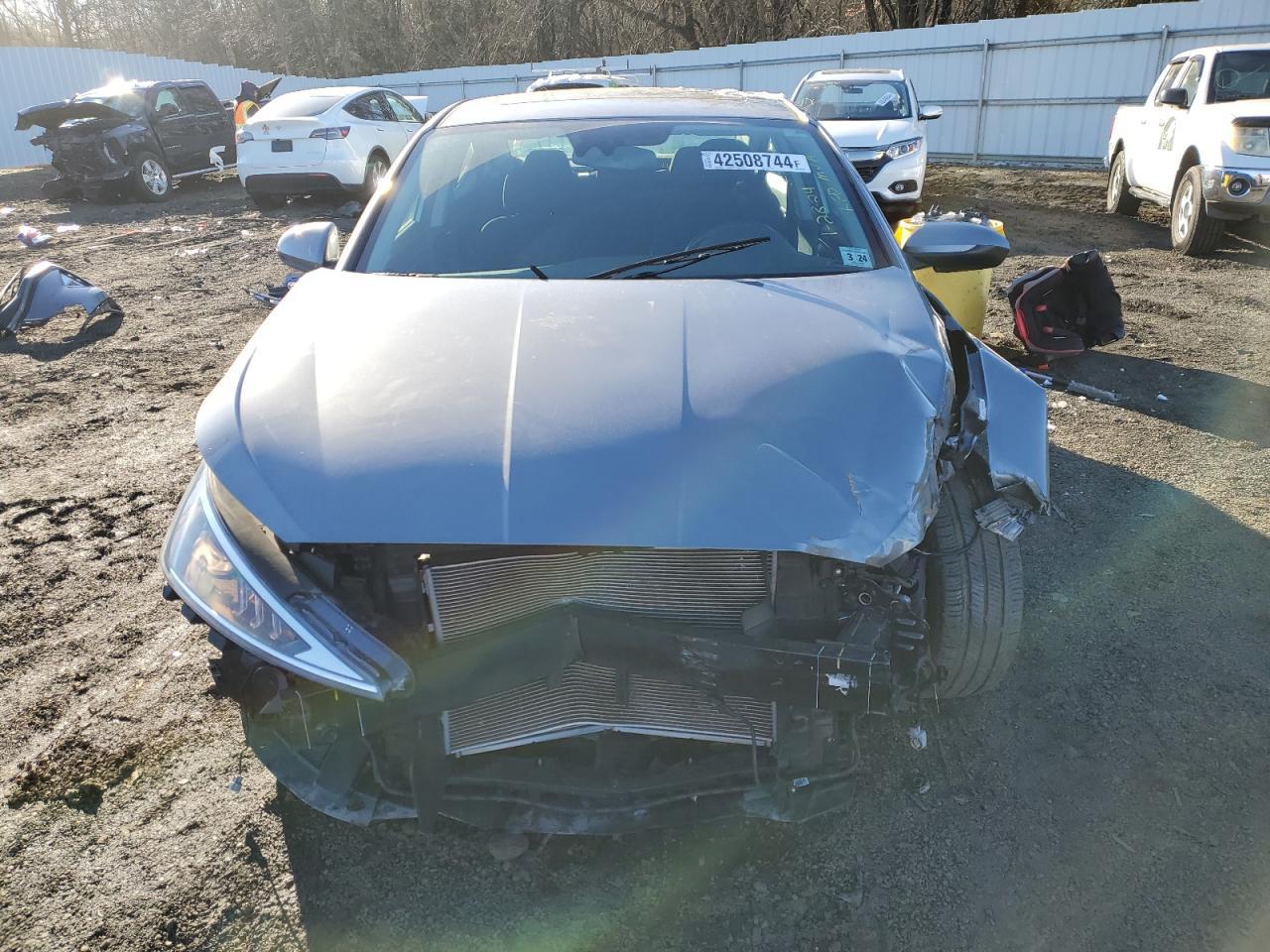 2019 HYUNDAI ELANTRA SE - Фото 5