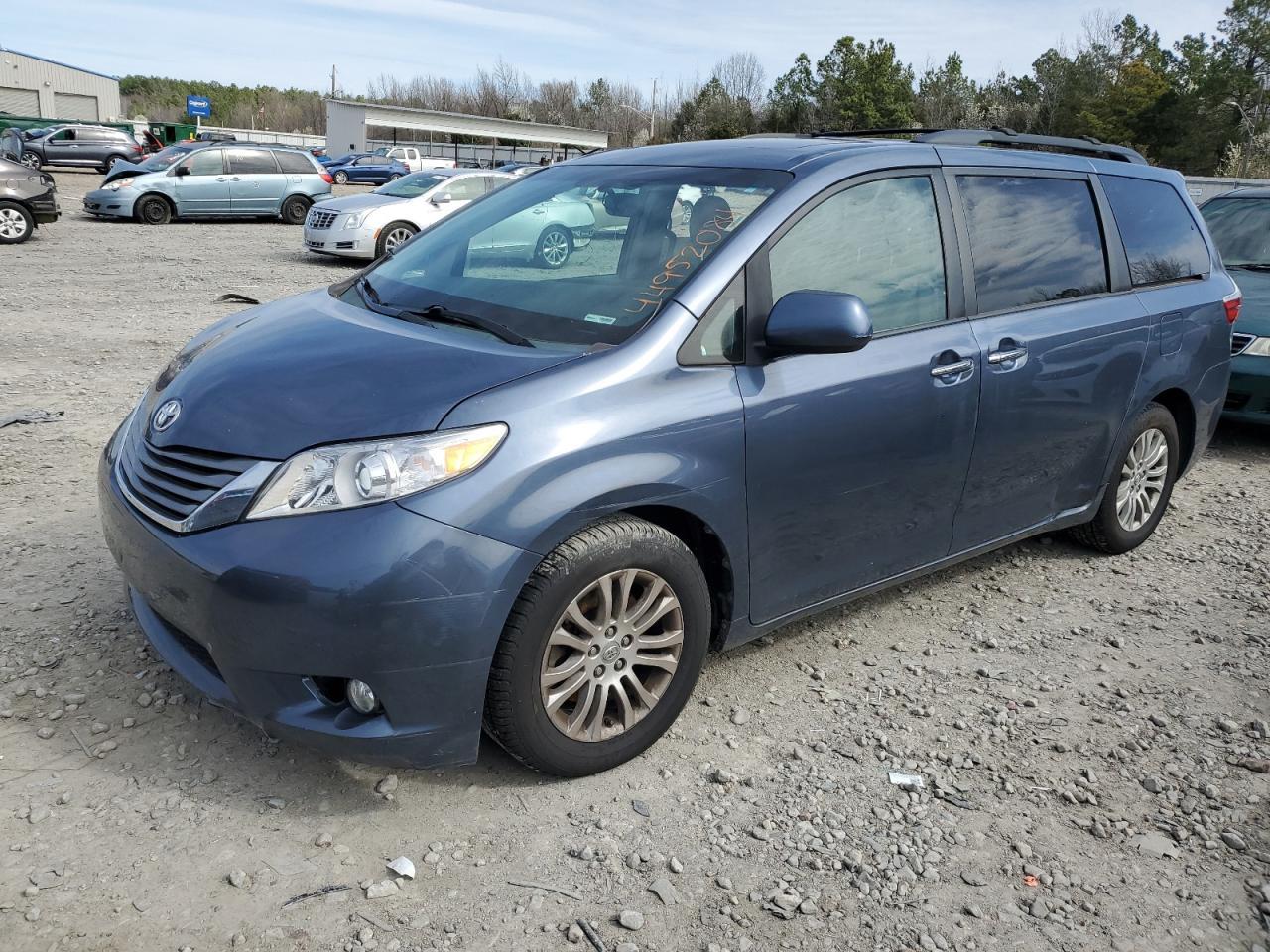 2015 TOYOTA SIENNA XLE
