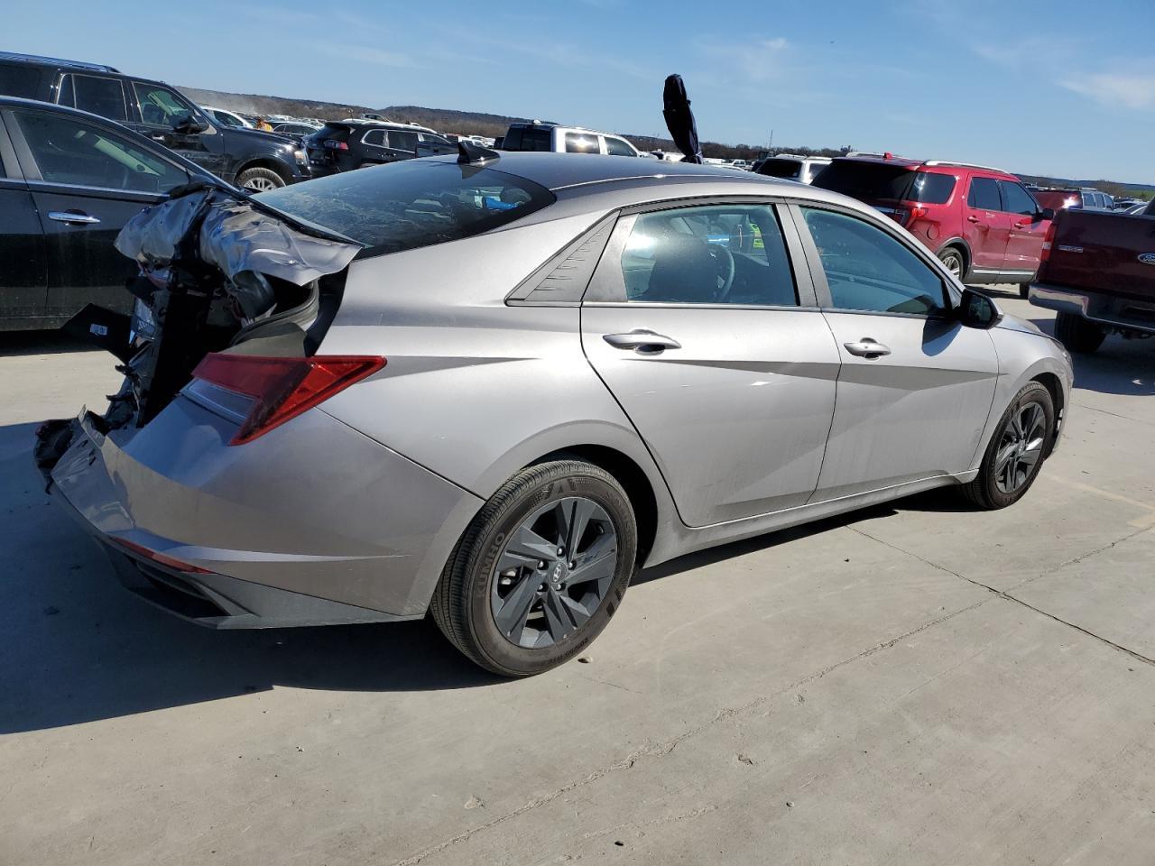 2023 HYUNDAI ELANTRA SE - Image 3
