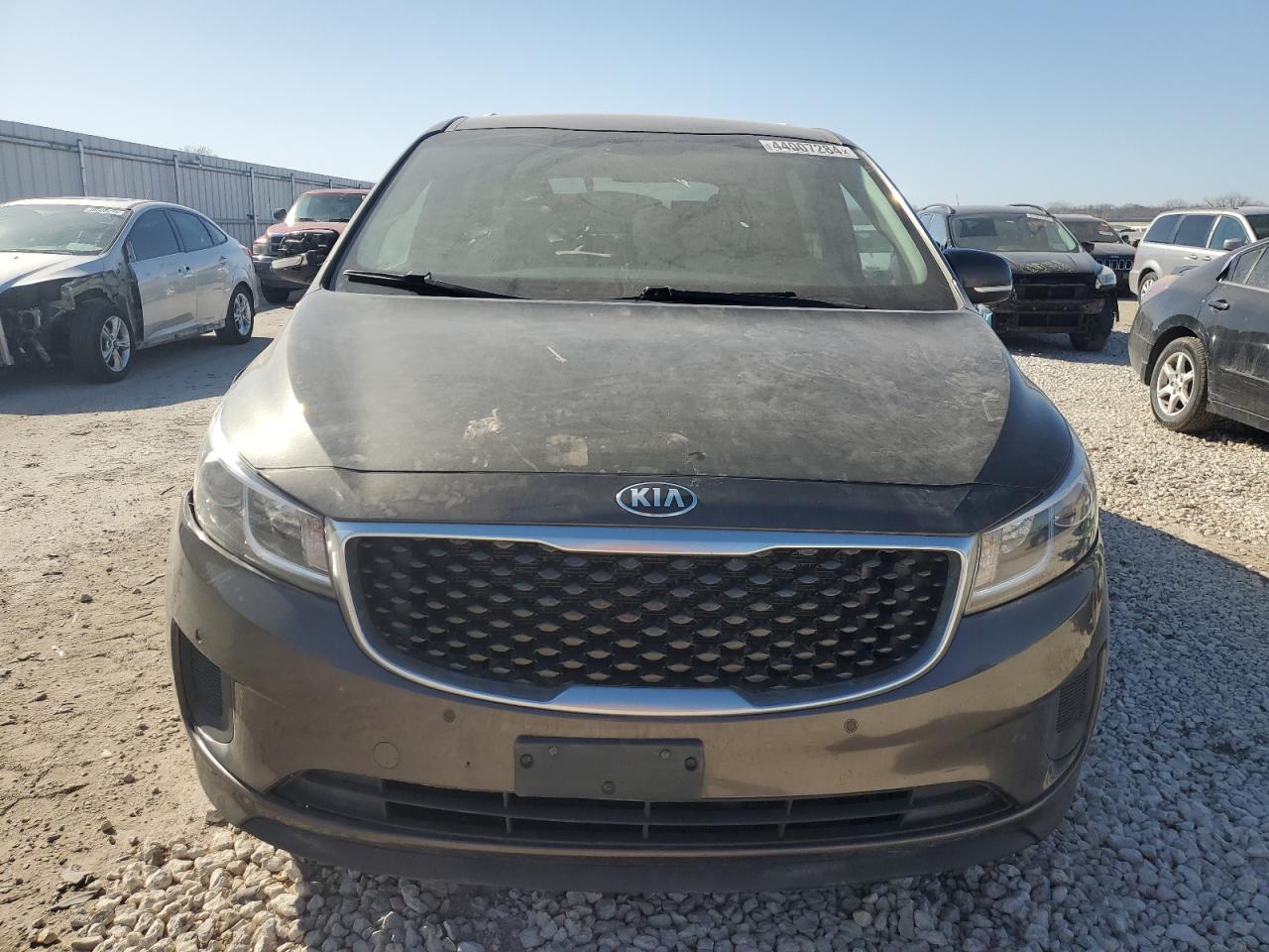 2017 KIA SEDONA LX - Image 5