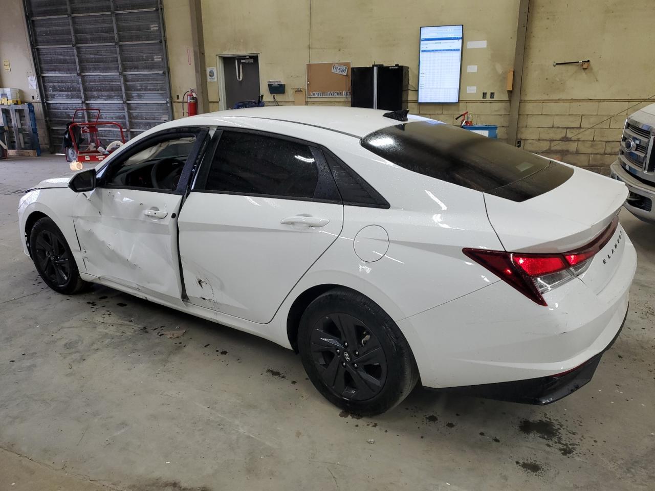 2023 HYUNDAI ELANTRA SE - Фото 2