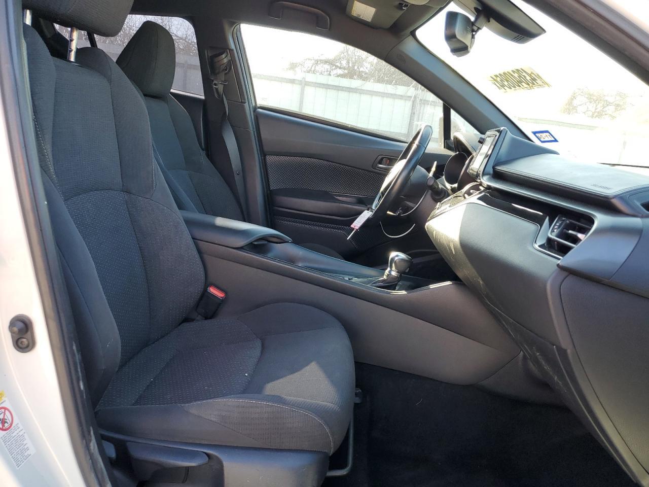2018 TOYOTA C-HR XLE - Image 7