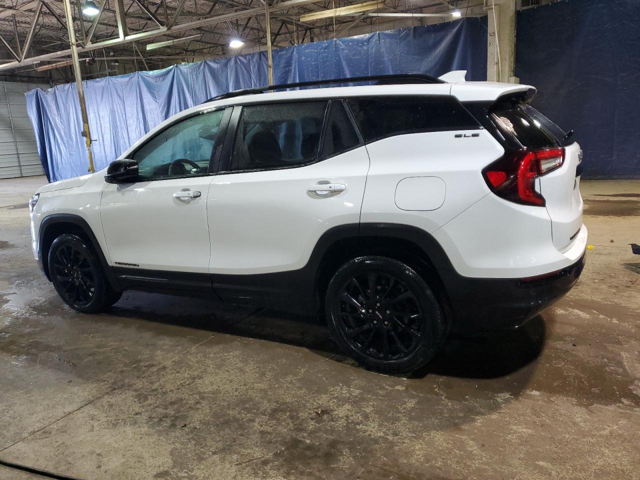 2023 GMC TERRAIN SL - Image 2