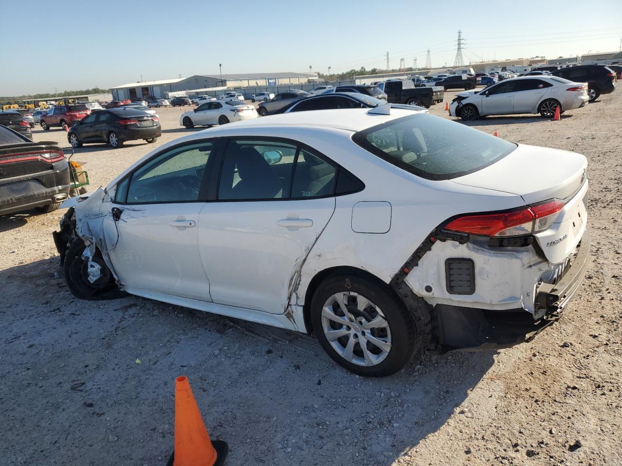 2021 TOYOTA COROLLA LE - Фото 2