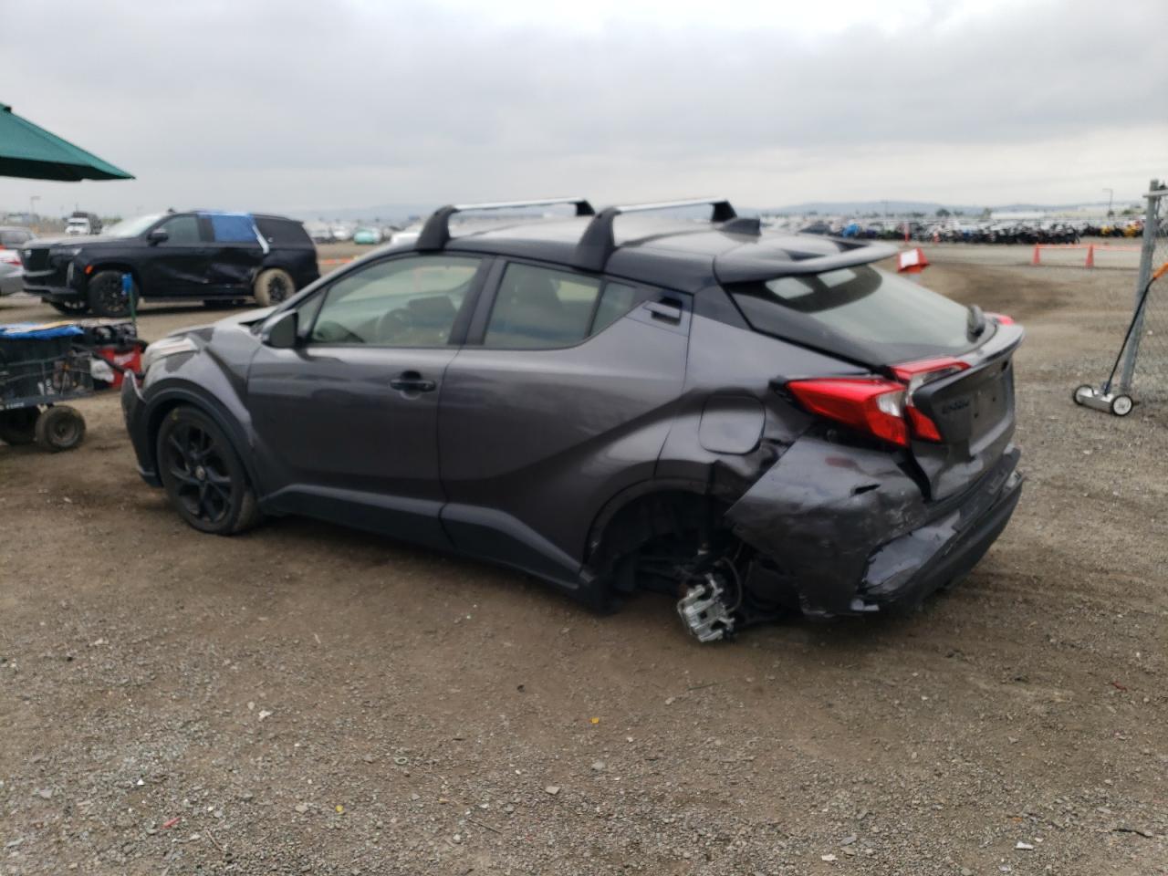 2021 TOYOTA C-HR XLE - Фото 2