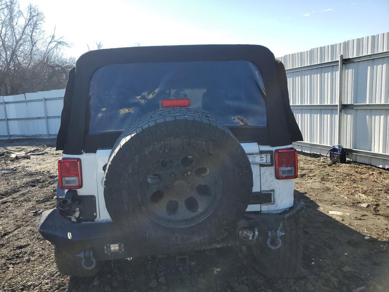 2014 JEEP WRANGLER U - Image 6