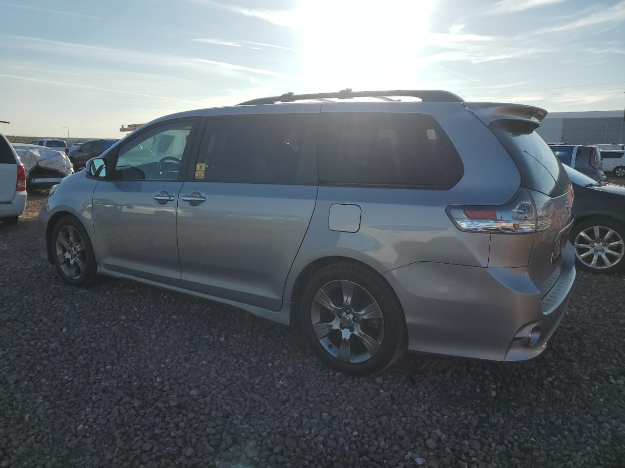 2015 TOYOTA SIENNA SPO - Фото 2