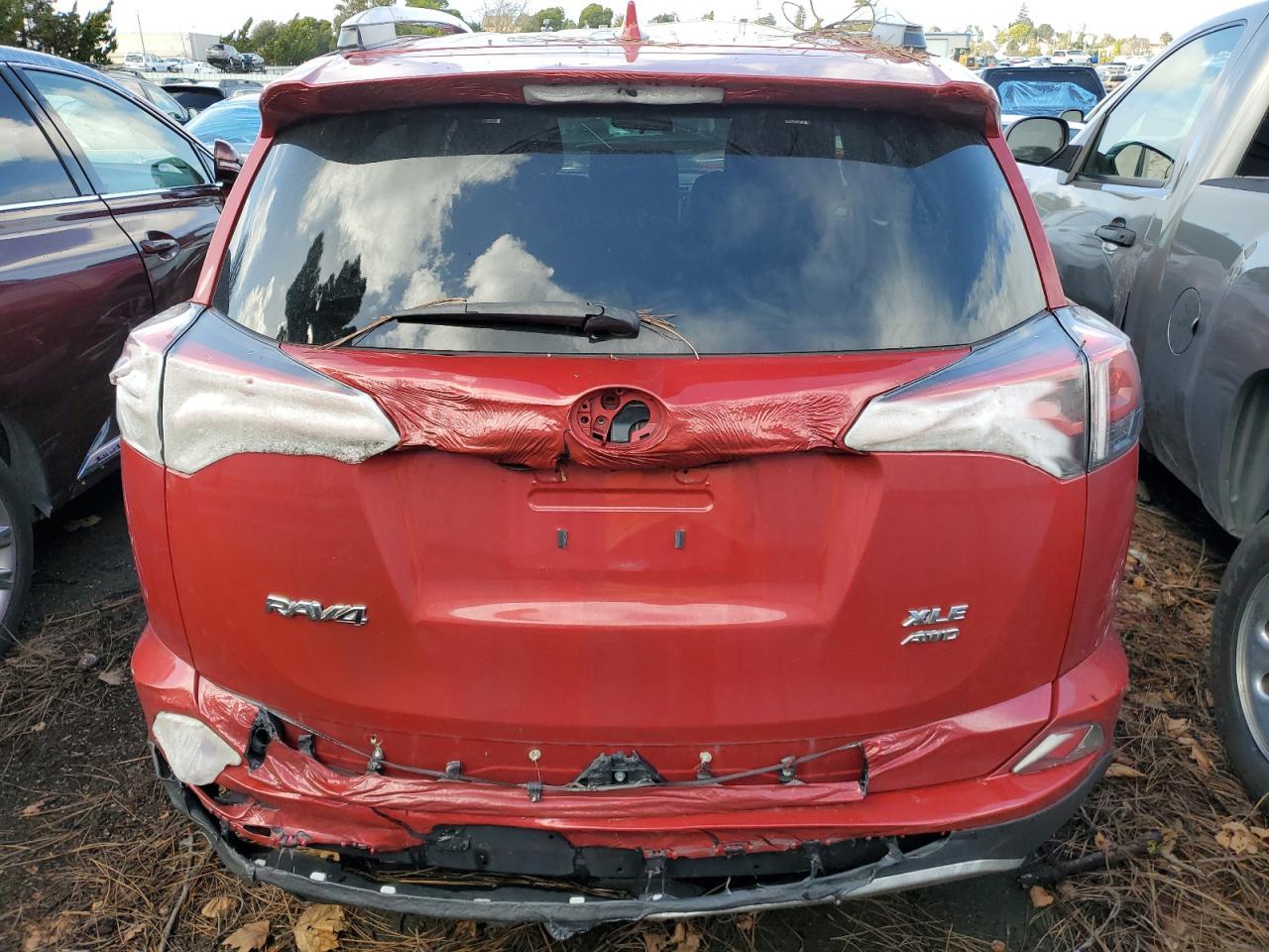 2016 TOYOTA RAV4 XLE - Image 6