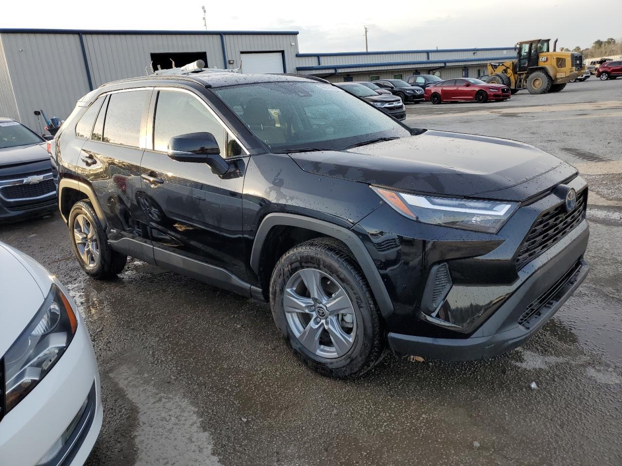 2022 TOYOTA RAV4 XLE - Фото 4