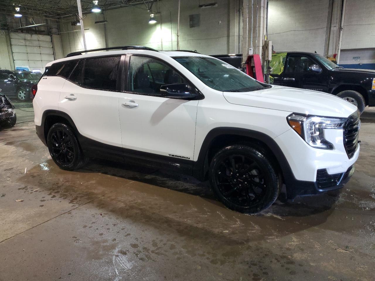2023 GMC TERRAIN SL - Image 4
