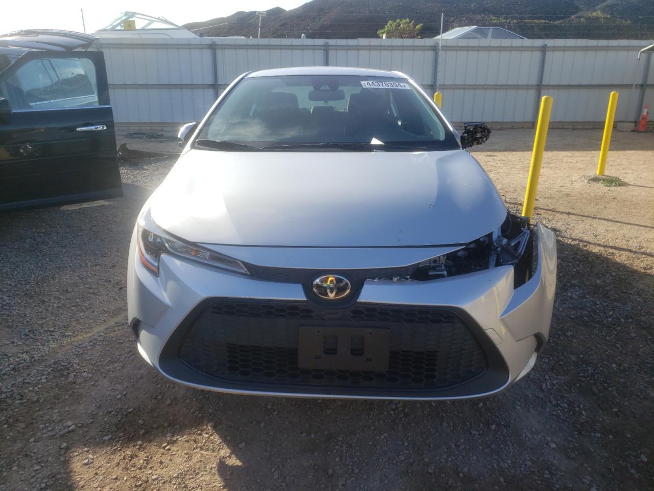 2021 TOYOTA COROLLA LE - Фото 5
