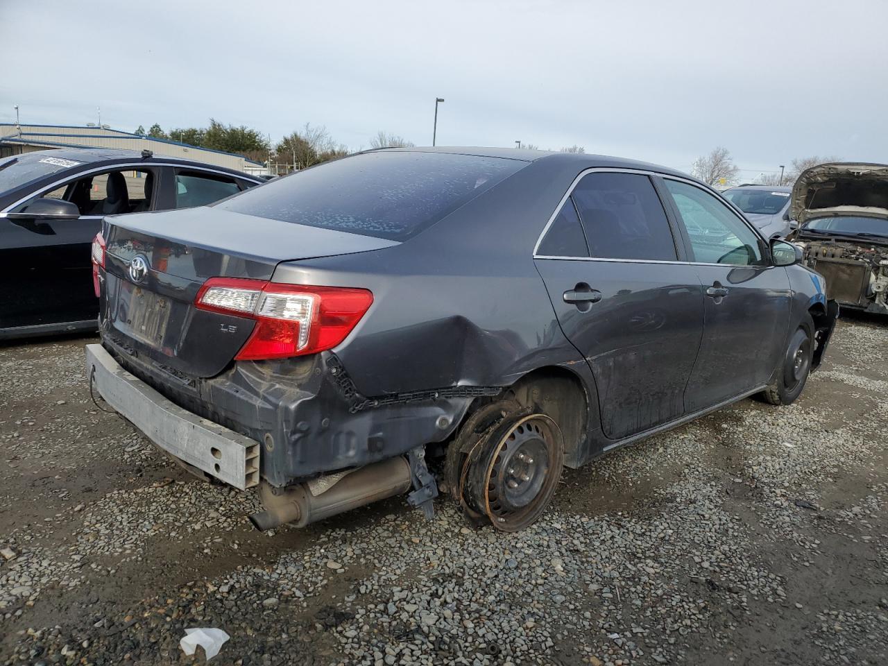 2013 TOYOTA CAMRY L - Фото 3