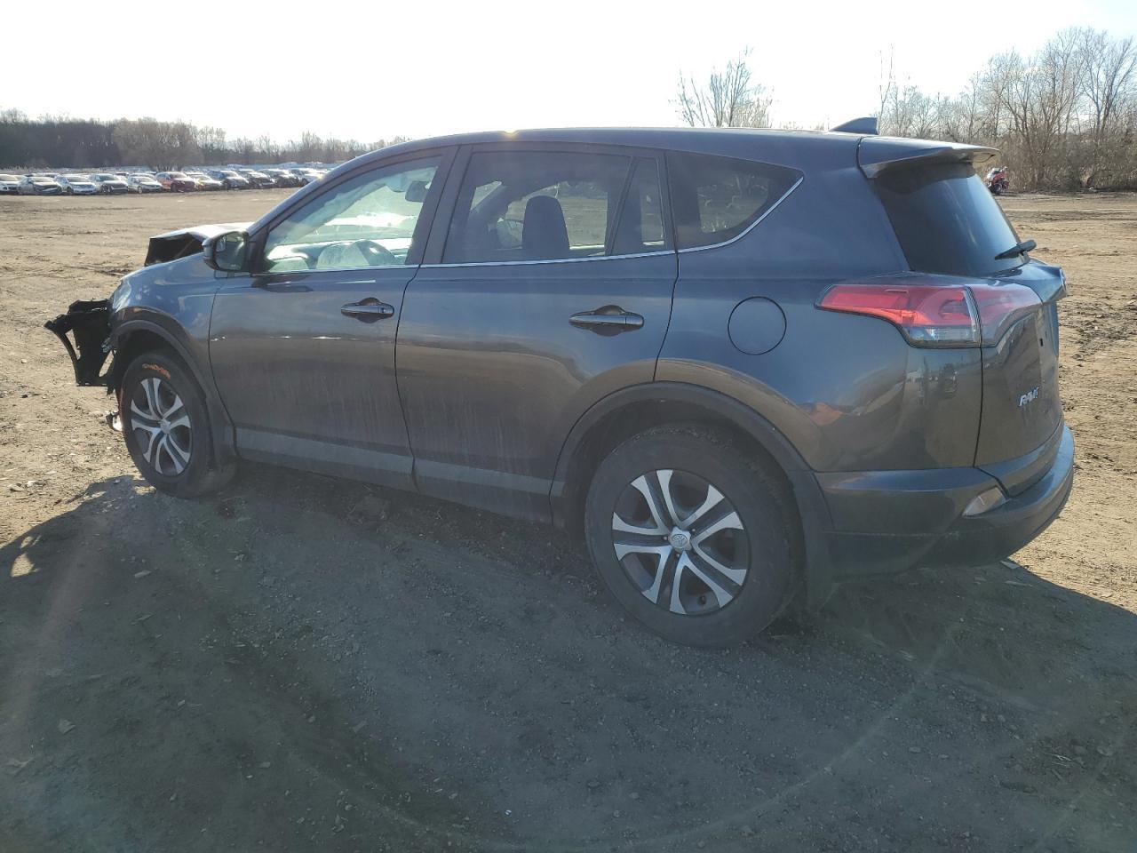 2018 TOYOTA RAV4 LE - Фото 2