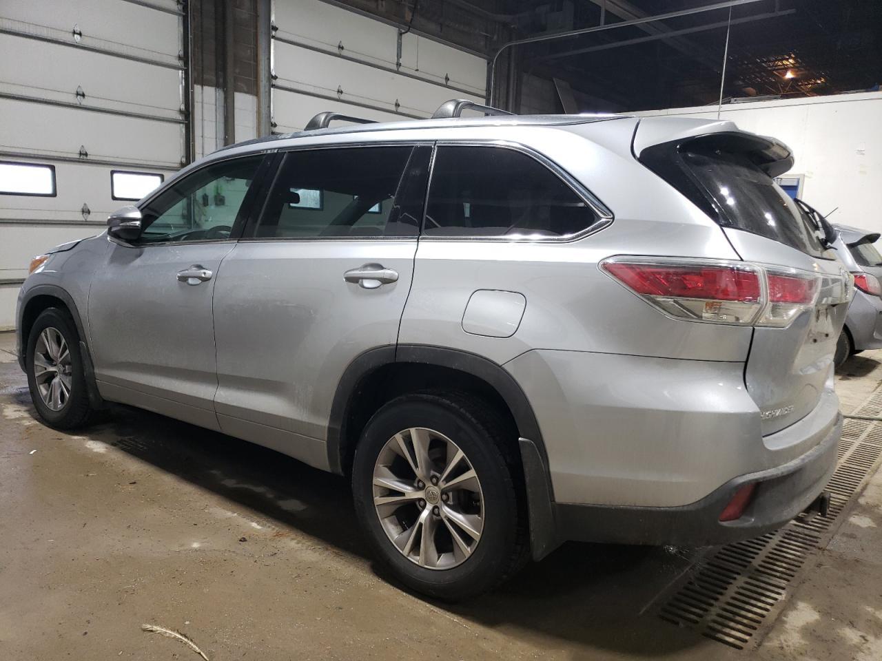 2015 TOYOTA HIGHLANDER - Фото 2