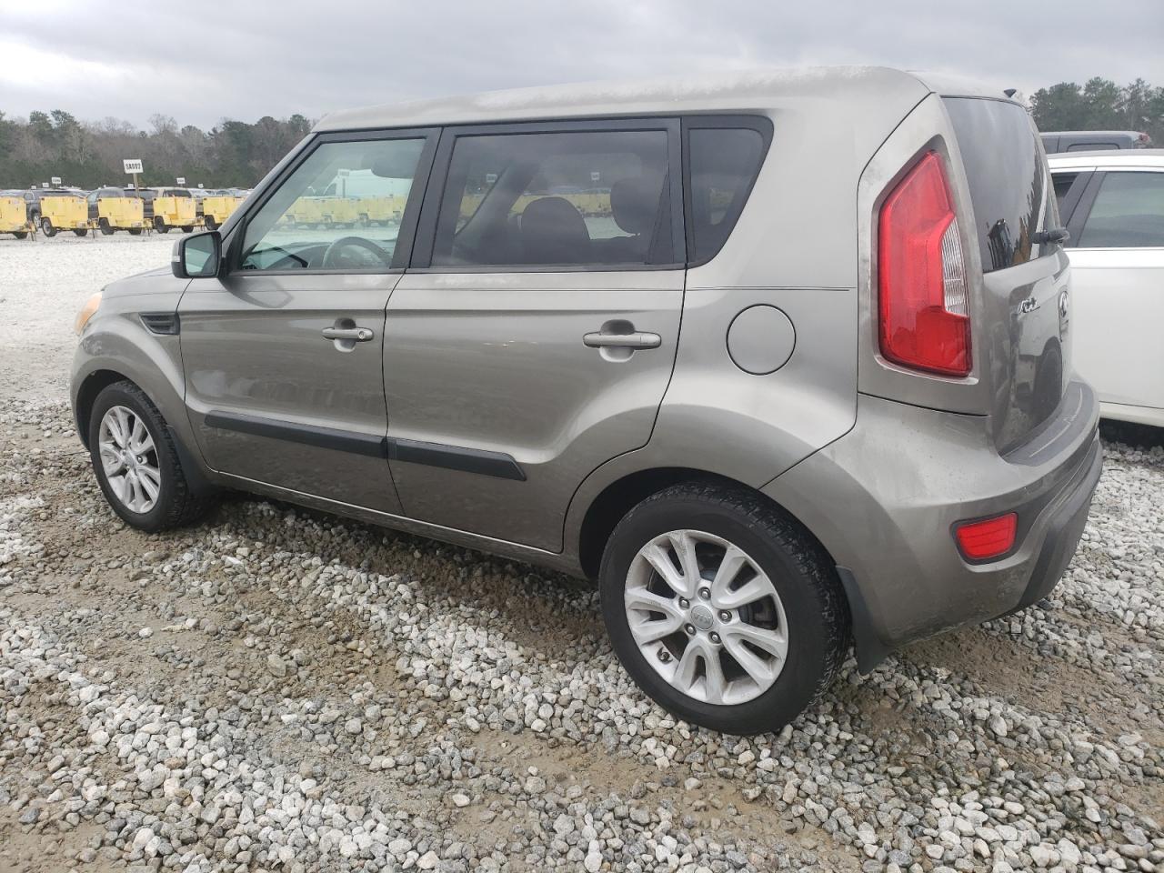 2013 KIA SOUL + - Image 2
