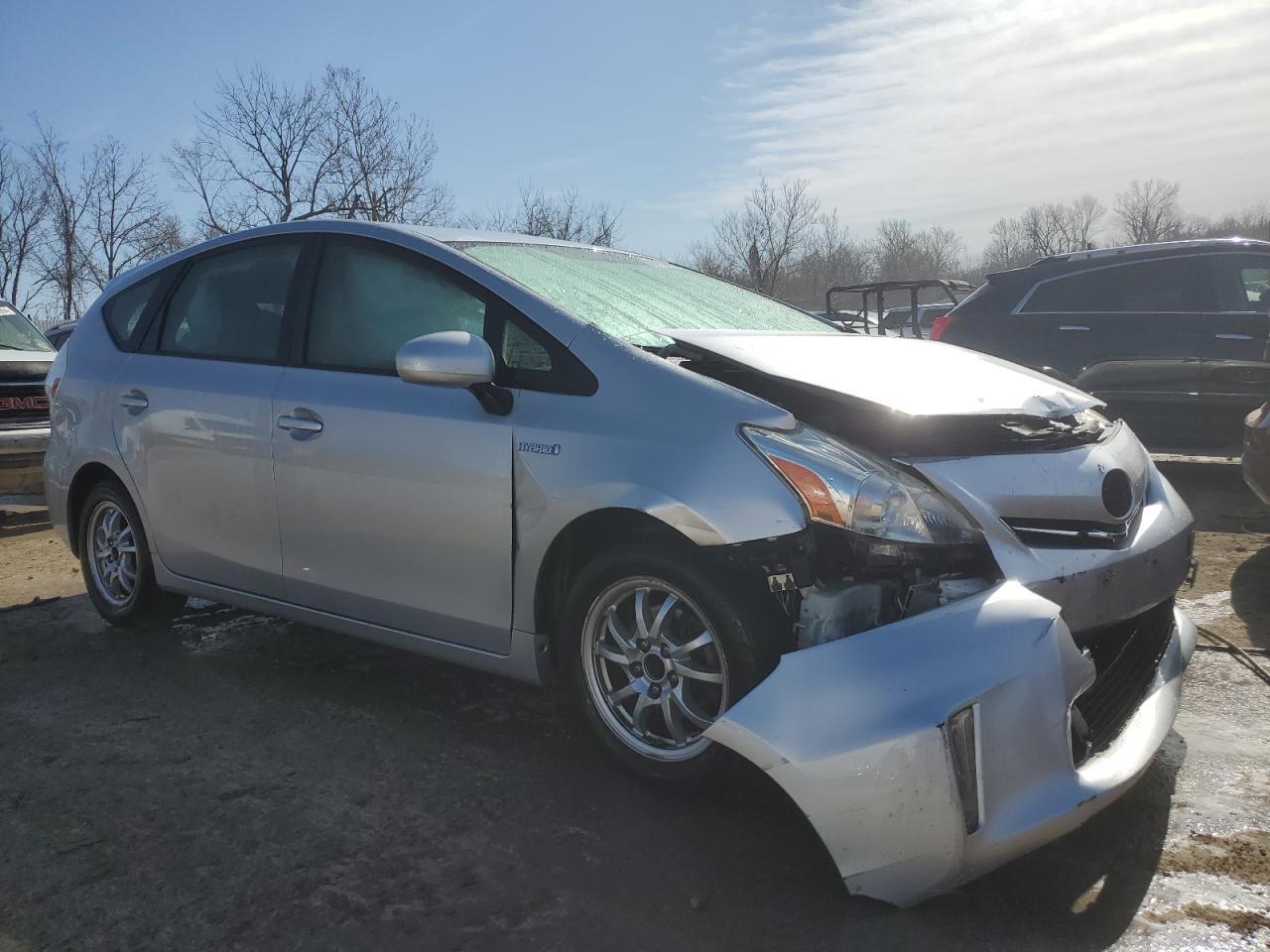2013 TOYOTA PRIUS V - Image 4